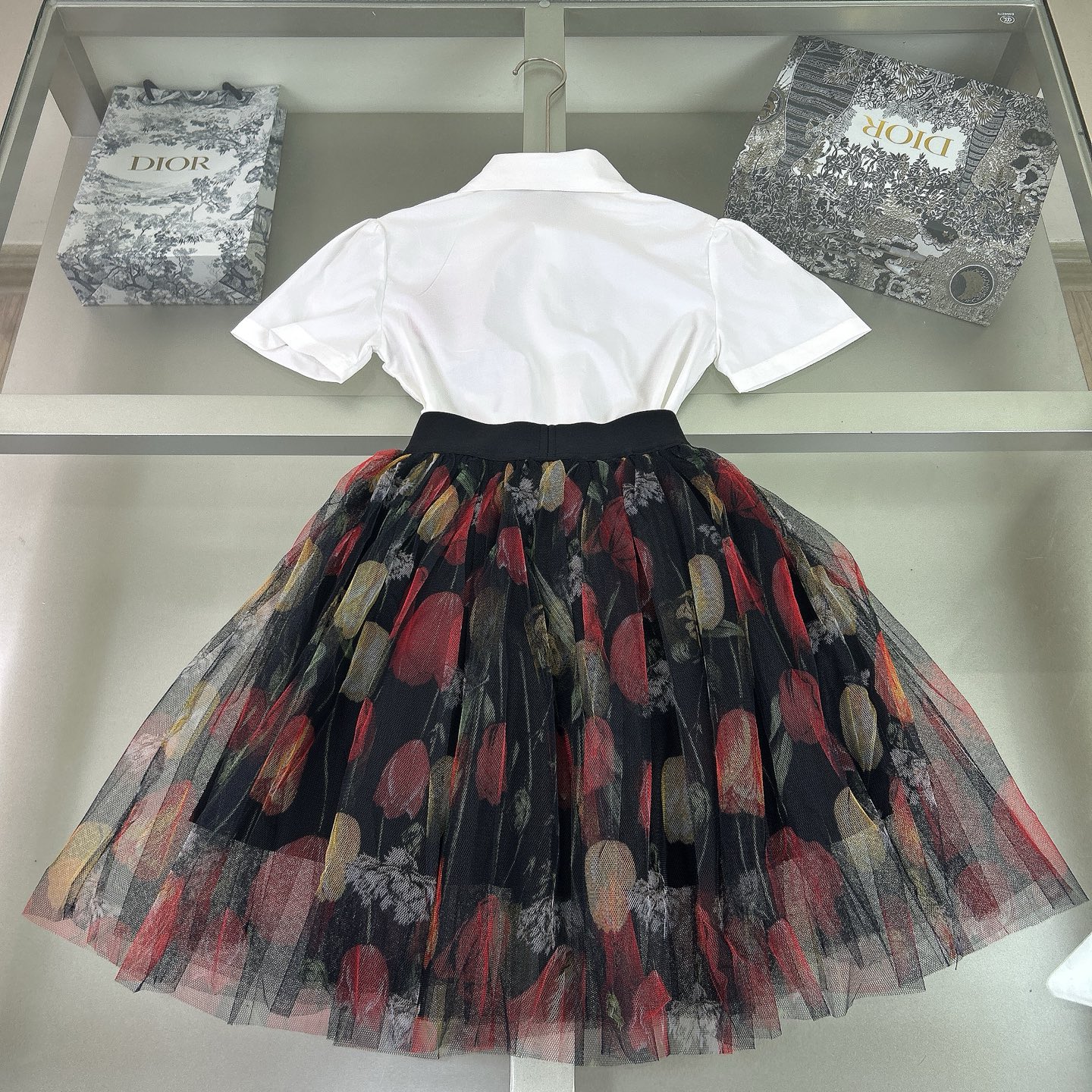 DG Custom-Made Dress with Cotton T-Shirt and Horn Skirt. - 图片 2