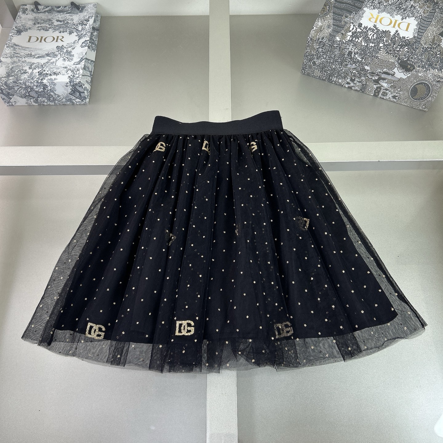 Fashion Highlights: D&G Family’s New Collection – Cash, Size, and Style - 图片 7
