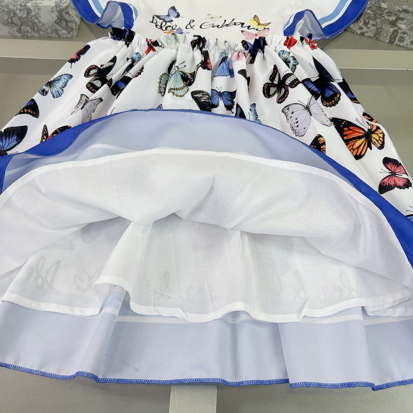“Dolce & Gabbana Girl’s Dress: Elegant Flower Butterflies, Silk-Coated Fabric, $350” - 图片 9
