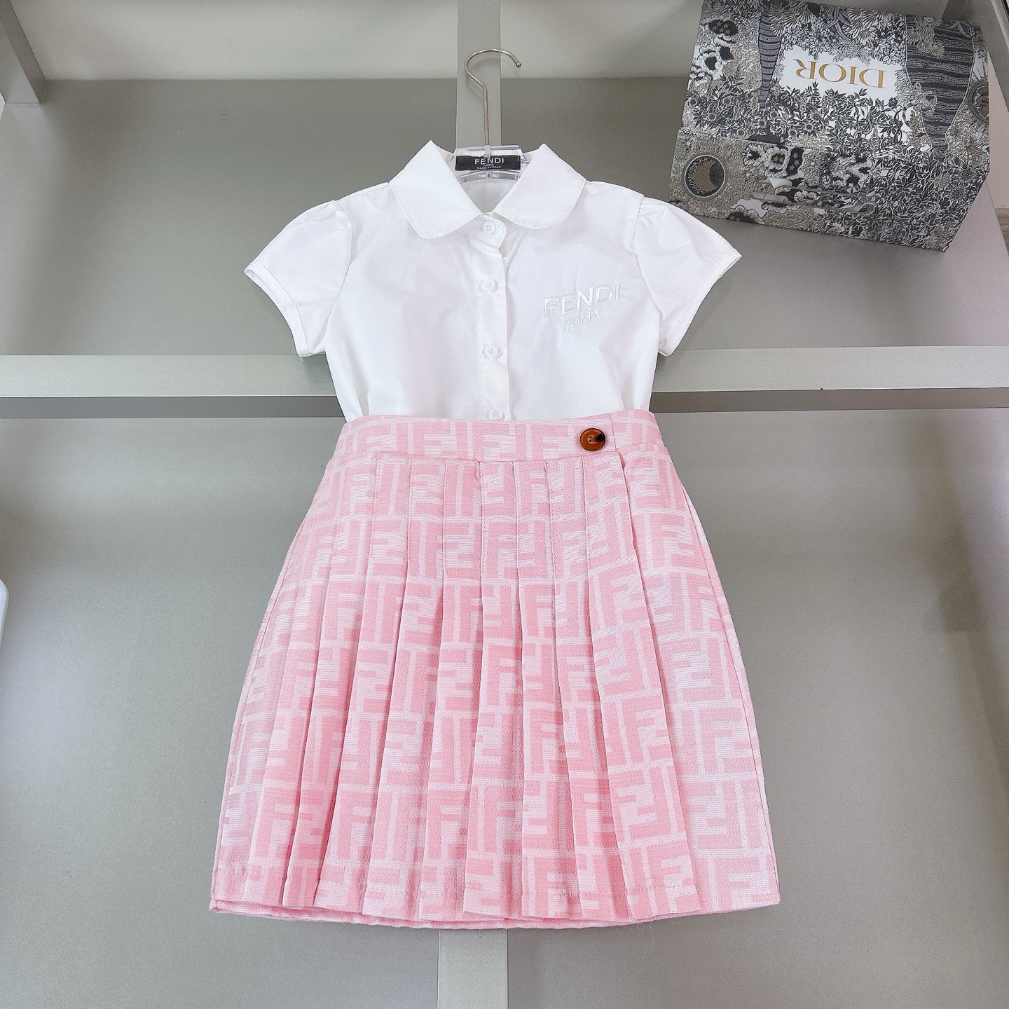 En espera. Tallas: 90-150 cm @178 yuanes sin descuento el conjunto. Nuevo producto, ropa infantil de alta gama, conjunt…
