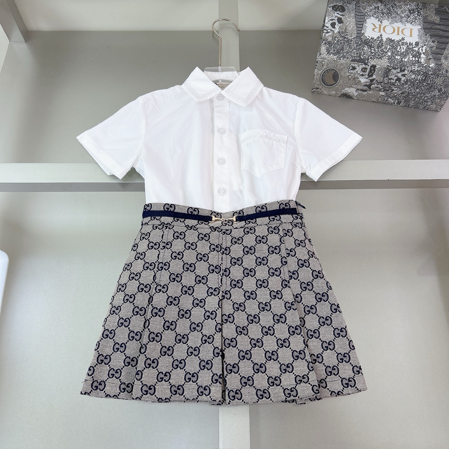 Tallas: 90-150cm @ 188 yuanes sin descuento. Nuevo conjunto de alta gama para niñas: falda vaquera + camisa. ¡Disponibl…