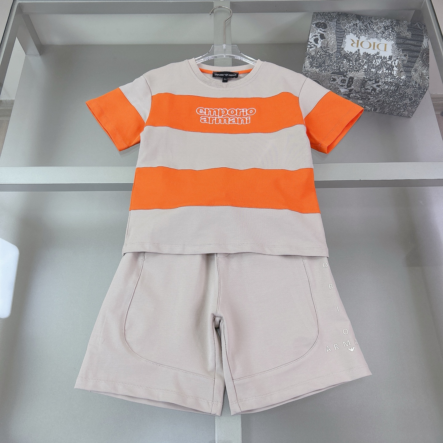 Tallas: 110-160cm @148元 conjunto sin descuento. Nuevo modelo, camiseta de manga corta con cuello redondo para niño, tel…