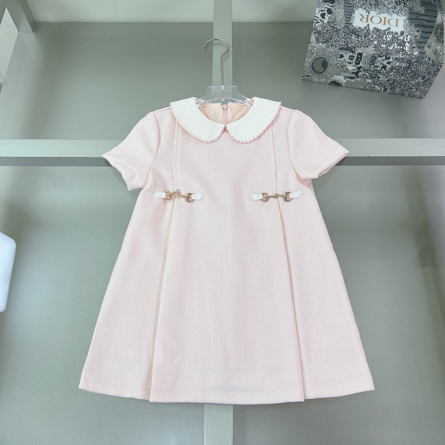 Tallas: 100-150cm @138元 sin descuento. Elegante y con estilo, el diseño es lindo y dulce, un rosa que resalta, hace que…