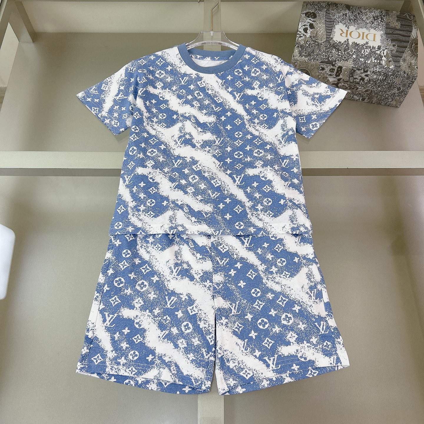 Nuevo para 2026. Tallas: 110-160cm @ 149 yuanes el conjunto. Nuevo: camiseta de cuello redondo para niño, tela de algod…