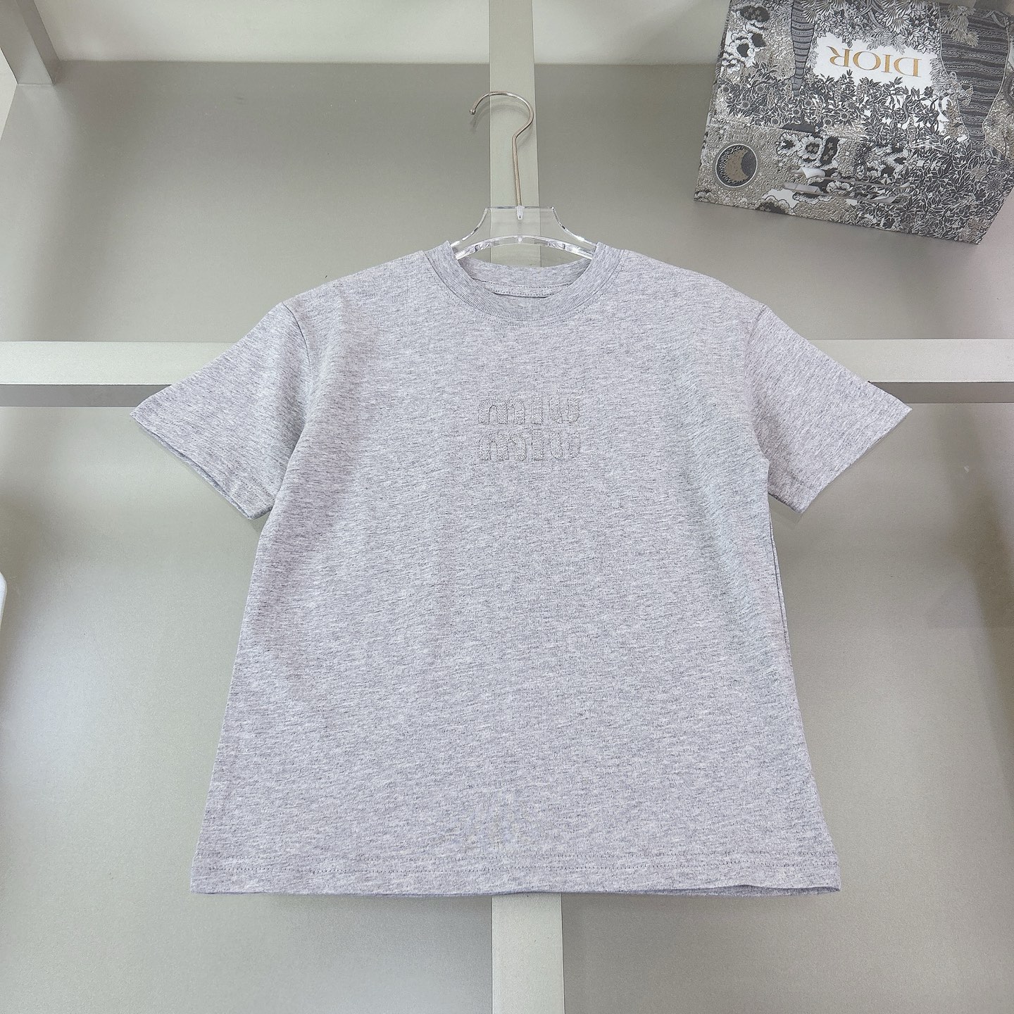 Tallas: 100-150cm @95元 sin menos MIUMIU 寥寥 2026 nueva colección de verano para niños camiseta de manga corta con bordad…