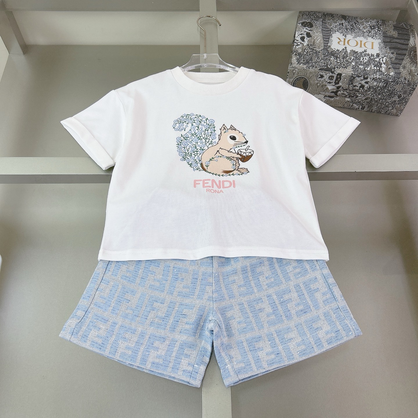 Con tres etiquetas completas, tallas: 110-160cm @158 yuanes el conjunto, nueva camiseta de manga corta para niños de pr…