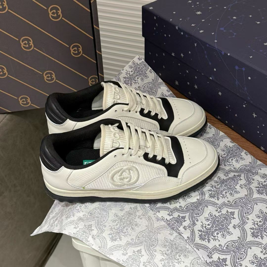 𝐆家𝐦𝐚𝐜 𝟖𝟎板鞋
倪妮肖战同款▪️

𝐬𝐢𝐳𝐞：𝟑𝟓-𝟒𝟓 正码 无半码
超多明星同款
好评和回购率特别高
是大牌里舒适度数一数二的板鞋！