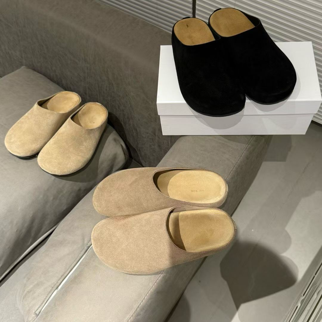 The row 勃肯拖 无半码 正码 全网都在模仿它 极简便是高级,舒适度拉满 面料定制高丝光加厚牛反绒 水台垫脚包真皮牛反绒非常细腻