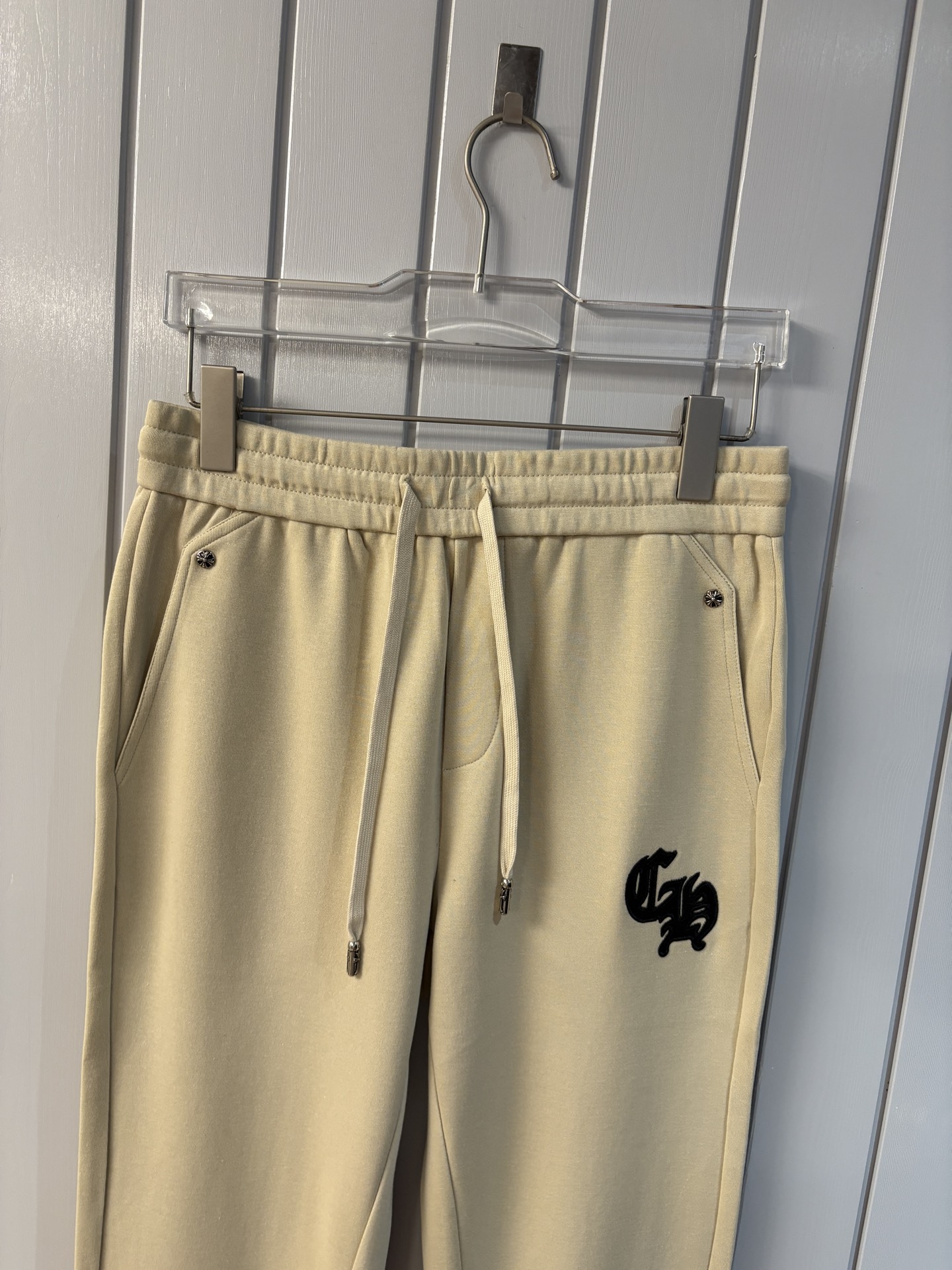 Men’s Leisure Pants: Crom Trading Company’s Refreshing Steel-Resistant Style. - 图片 3