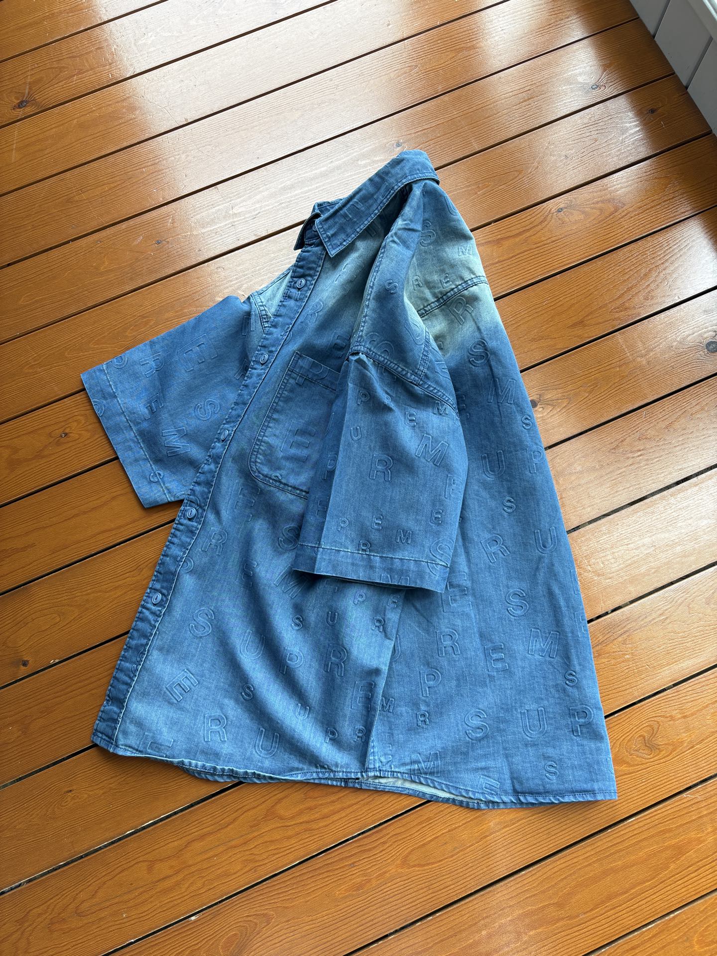 San Robert 2025 Spring & Summer Male Shirt with Pixel Effect Stamp