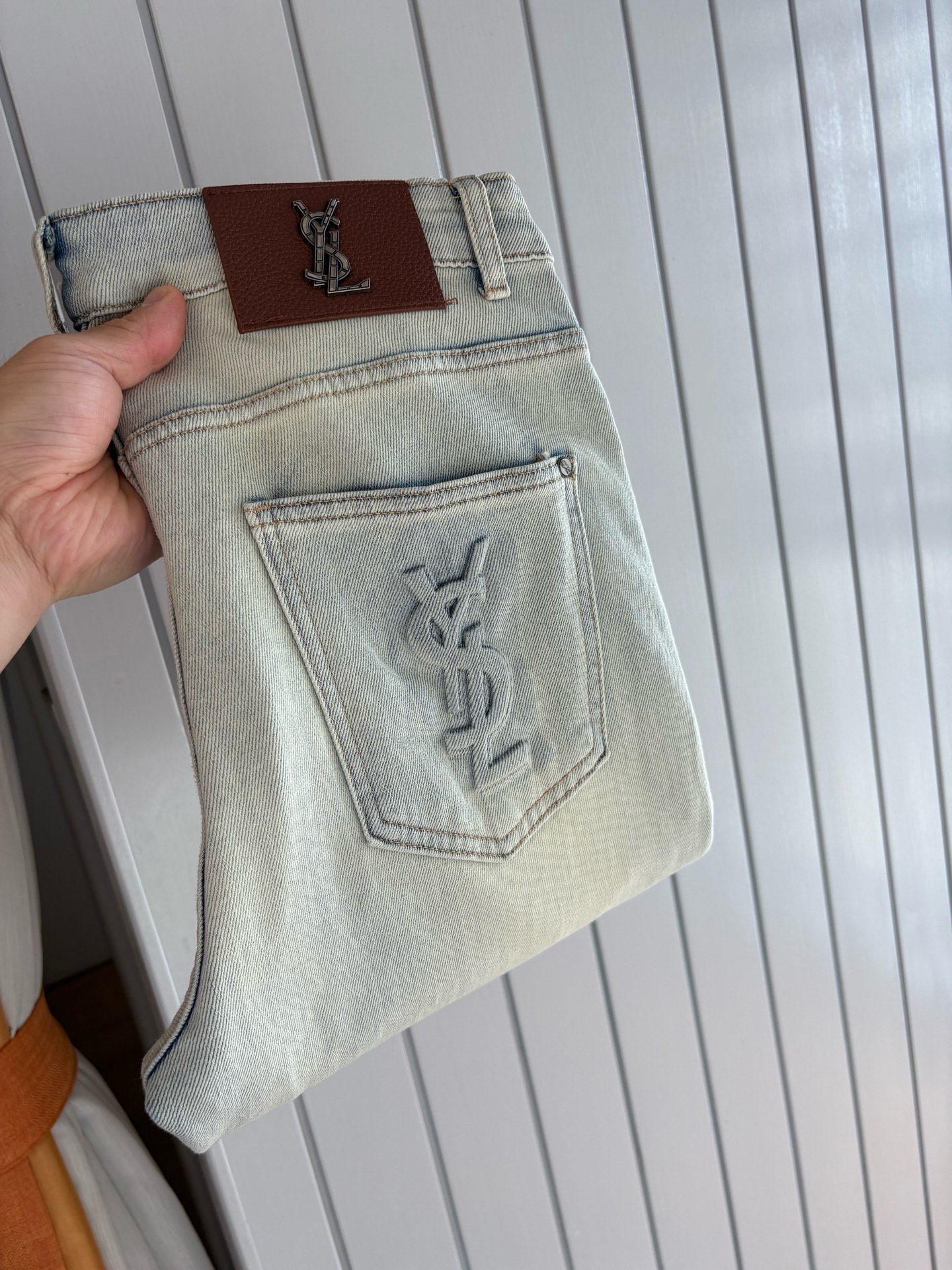 NO:481641,A super stylish jeans, customized original washing denim fabric, unique design, top-grade embroidery craft letter pattern logo, original hardware and auxiliary decoration, an extremely superior jeans, the materials and craftsmanship are extremely luxurious and exquisite, the grade is extremely high, the upper body is handsome and stylish, recommended, 004 yards 29-38 but not 35; 37, jeans, alexander wang19860909超级有范儿的一款牛仔裤,定制原版水洗牛仔面料,独特设计,顶级刺绣工艺字母图案logo,原版五金辅料装饰,极为翘楚的一款牛仔裤,用料与工艺都极致奢华精湛,档次极高,上身帅气有型,推荐,004码数29-38没35；37,,jeans,alexander wang,Men's clothing