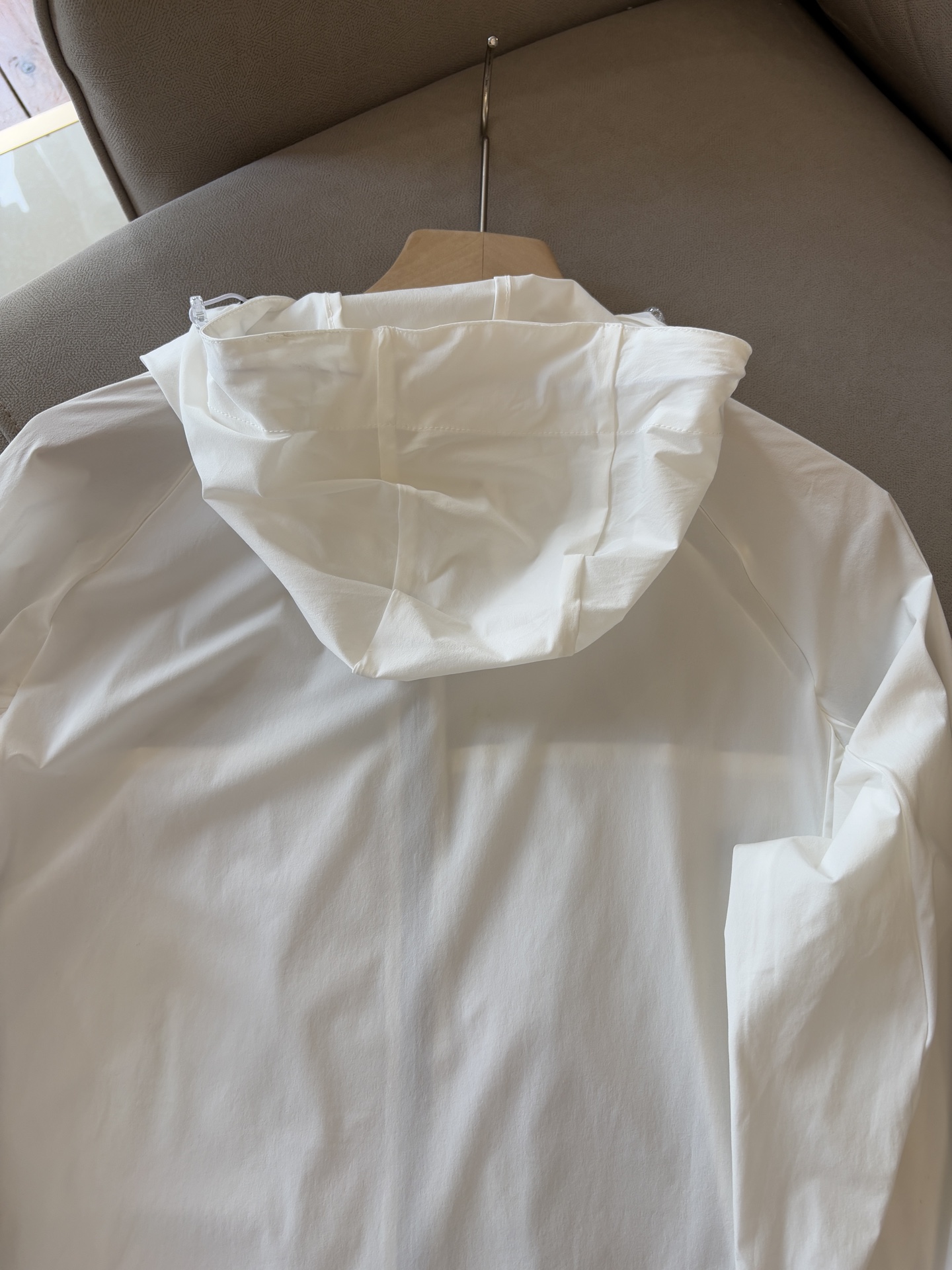 始祖鸟 官网同款防晒轻薄风壳防晒衣皮肤衣 炎热而多变的天气冒险活动时穿着。squamish连采用tyon