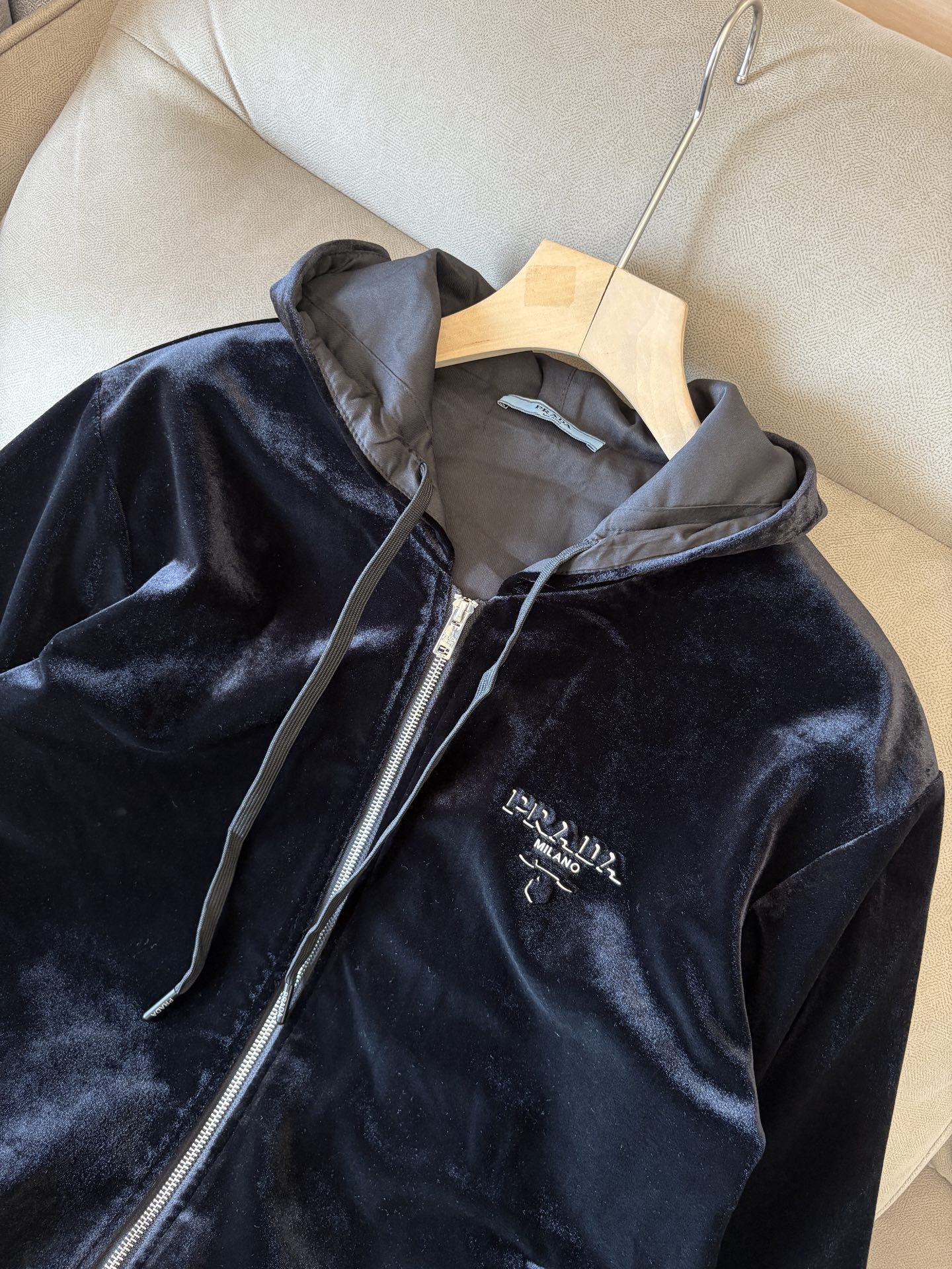 重磅推荐 男士套装 简约百搭款，不挑人穿，腰部松紧抽绳设计 出口订单标准，所有细节处理都非常到位；采用特