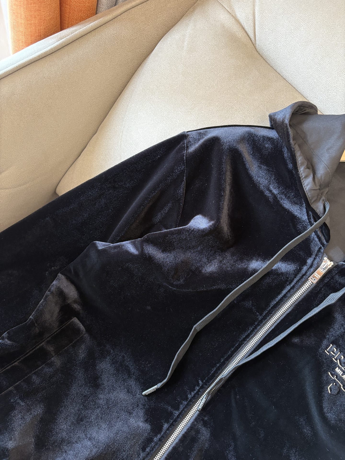 重磅推荐 男士套装 简约百搭款，不挑人穿，腰部松紧抽绳设计 出口订单标准，所有细节处理都非常到位；采用特