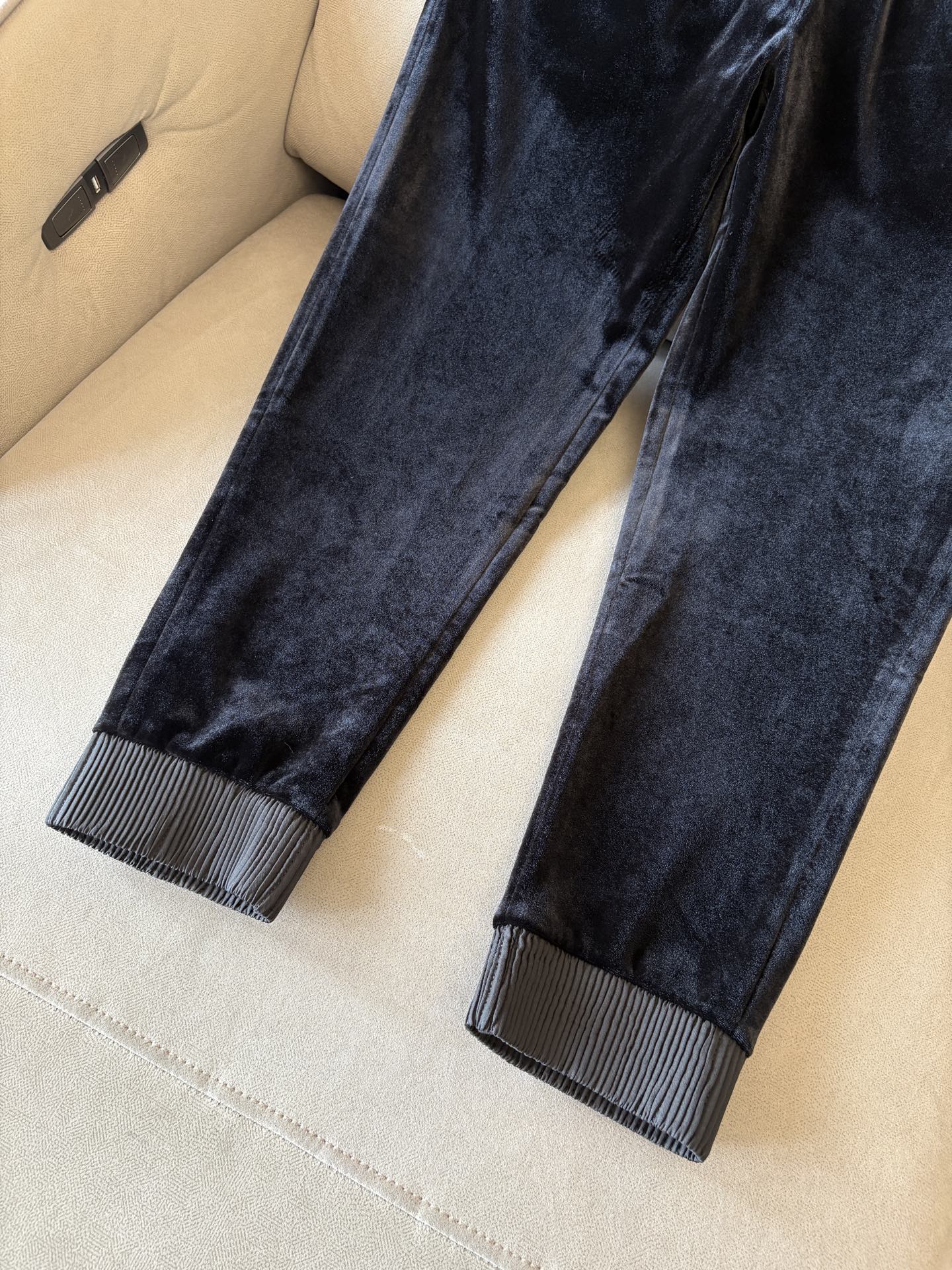 重磅推荐 男士套装 简约百搭款，不挑人穿，腰部松紧抽绳设计 出口订单标准，所有细节处理都非常到位；采用特