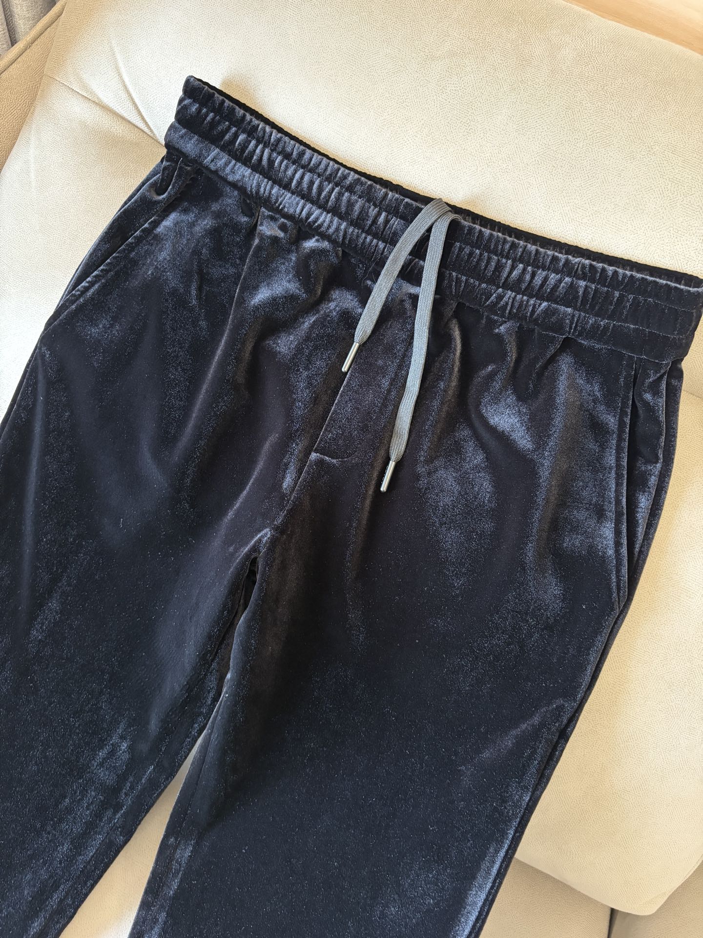 重磅推荐 男士套装 简约百搭款，不挑人穿，腰部松紧抽绳设计 出口订单标准，所有细节处理都非常到位；采用特