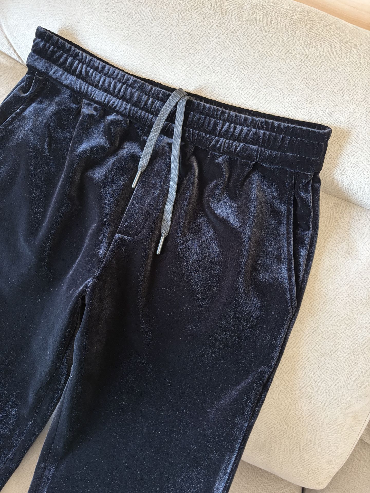 重磅推荐 男士套装 简约百搭款，不挑人穿，腰部松紧抽绳设计 出口订单标准，所有细节处理都非常到位；采用特