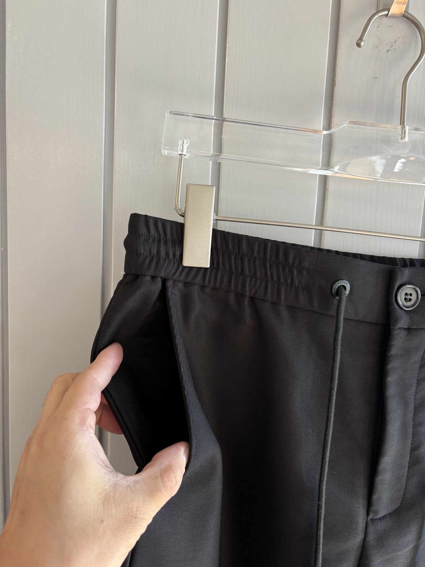 外贸易公司订单 男士休闲裤 标准的修身直筒版型 手感柔滑~却又不失挺括的钢韧质感！！贴身穿着非常的清爽、