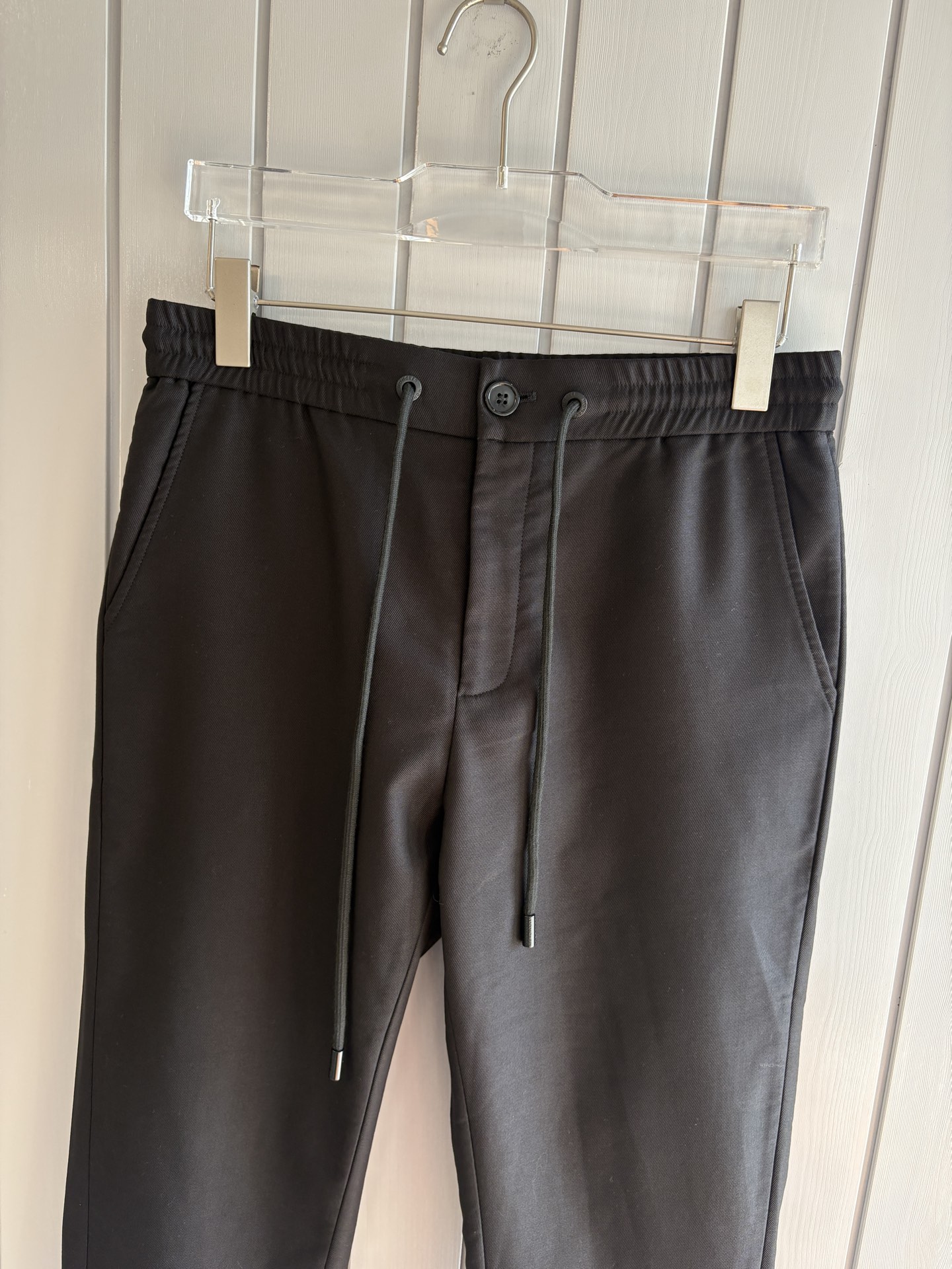 外贸易公司订单 男士休闲裤 标准的修身直筒版型 手感柔滑~却又不失挺括的钢韧质感！！贴身穿着非常的清爽、