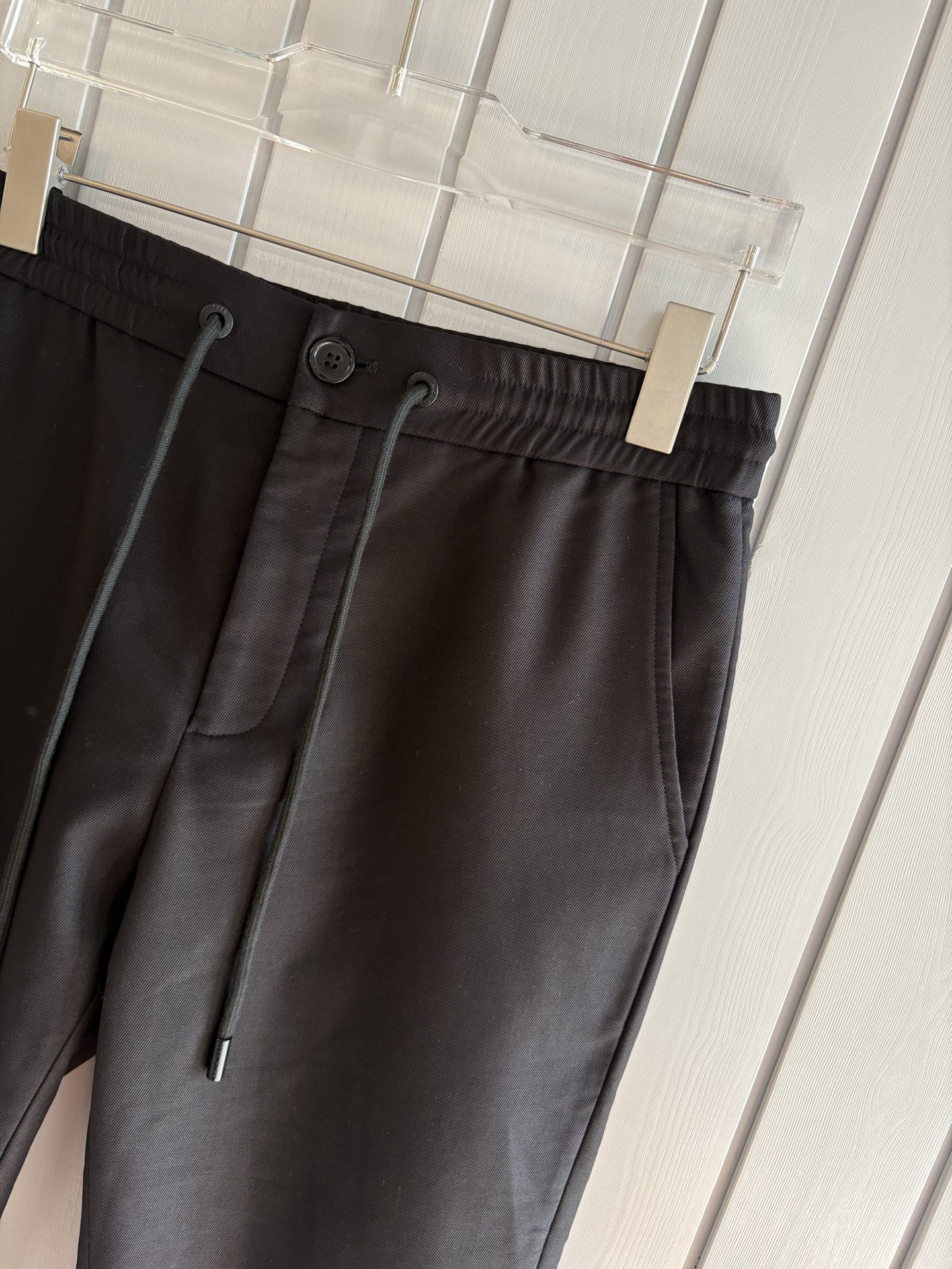 外贸易公司订单 男士休闲裤 标准的修身直筒版型 手感柔滑~却又不失挺括的钢韧质感！！贴身穿着非常的清爽、