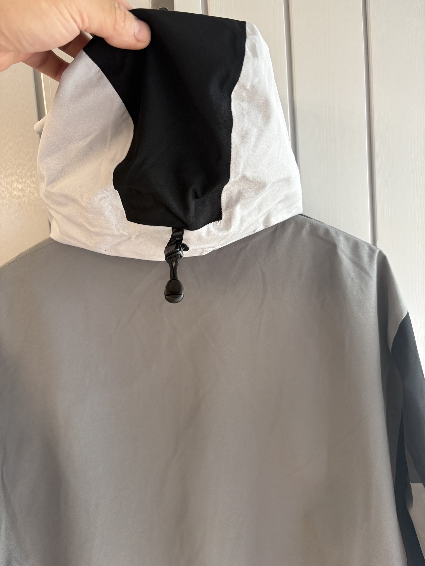 爆款 顶配 Beta SL冲锋衣是一款专为户外探险设计的高性能外套。采用GORE-TEX 面料。具备卓越