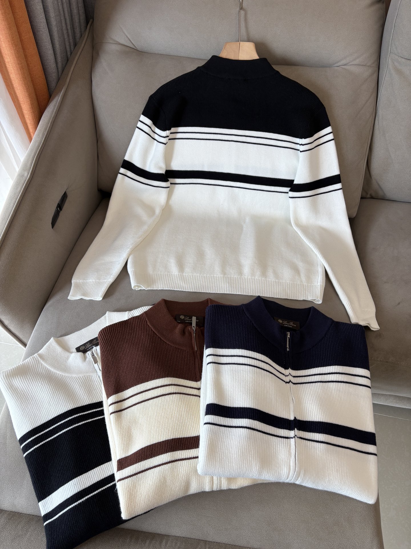 耗时王”菱形提花设计甄选超细优质纱线翻领短袖男士典藏款「耗时王」长袖针织奢雅工艺，触肤即高阶。• 匠心底