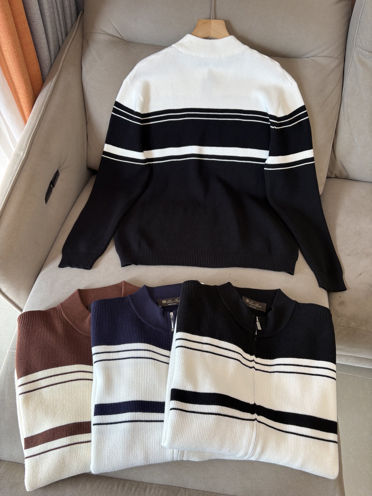 耗时王”菱形提花设计甄选超细优质纱线翻领短袖男士典藏款「耗时王」长袖针织奢雅工艺，触肤即高阶。• 匠心底