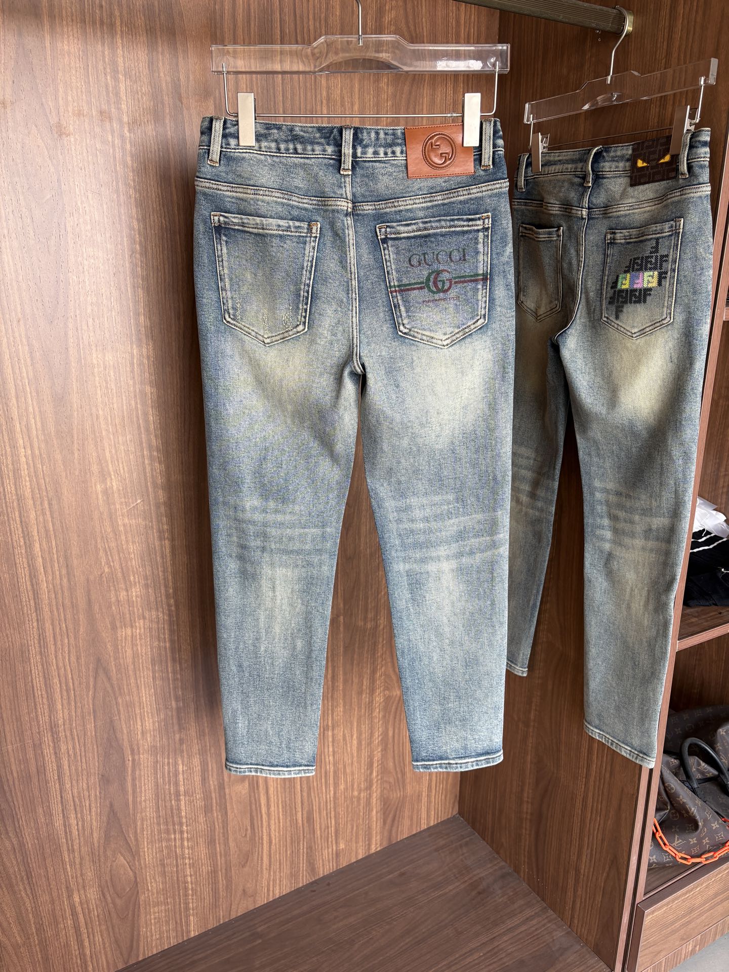 专柜🆕秋冬设计推荐 热卖牛仔裤🆕柔软亲肤面料 奢华头层牛皮腰牌 经典蓝洗水 专柜限量款 奢华感订制面料 