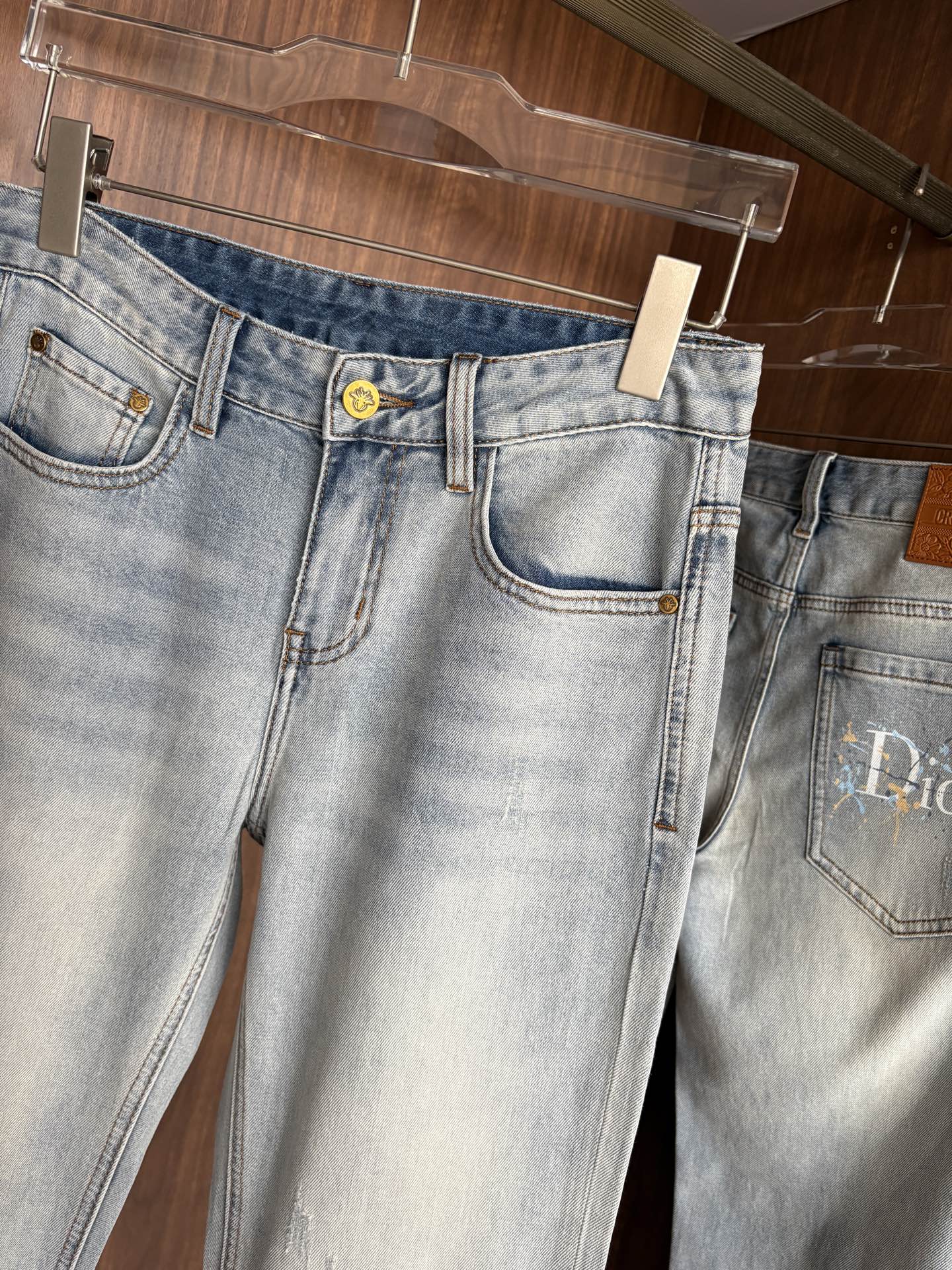 专柜🆕2026春夏设计推荐 热卖牛仔裤🆕柔软亲肤面料 奢华头层牛皮腰牌 经典蓝洗水 专柜限量款 奢华感订