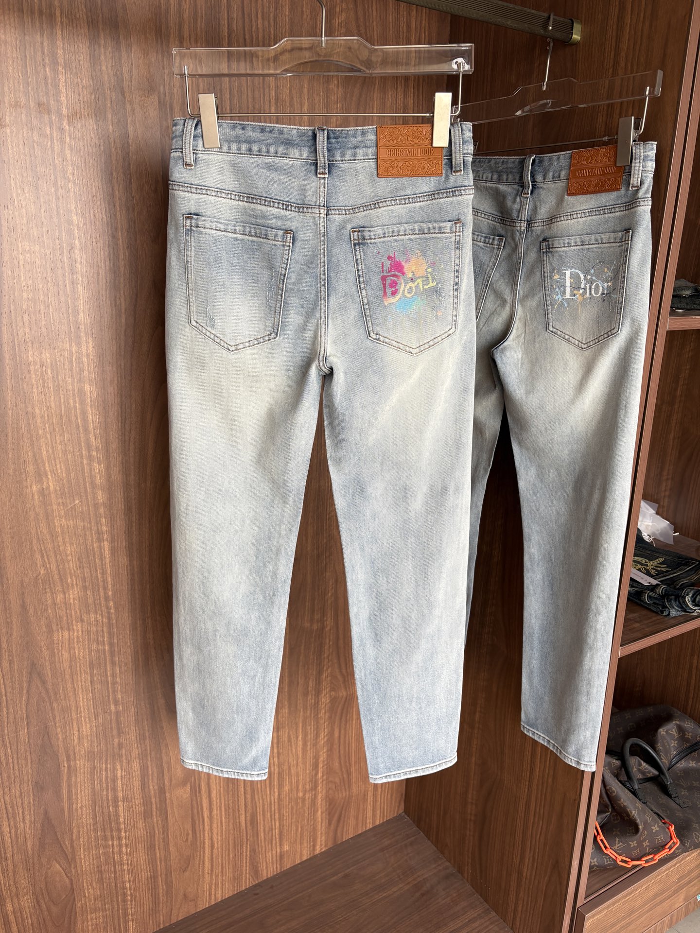 专柜🆕2026春夏设计推荐 热卖牛仔裤🆕柔软亲肤面料 奢华头层牛皮腰牌 经典蓝洗水 专柜限量款 奢华感订