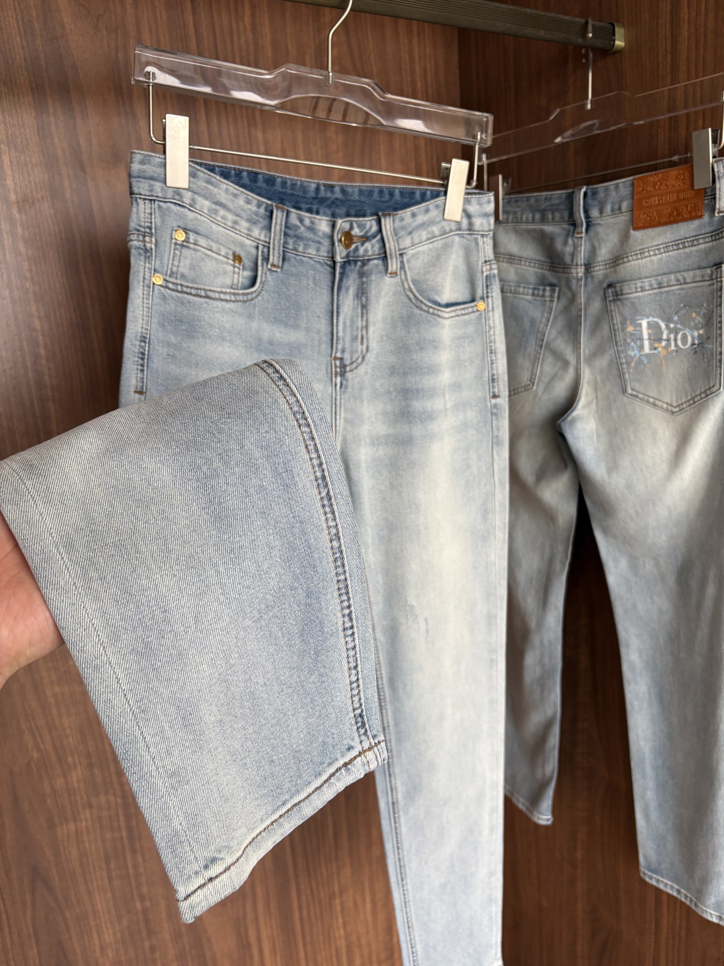 专柜🆕2026春夏设计推荐 热卖牛仔裤🆕柔软亲肤面料 奢华头层牛皮腰牌 经典蓝洗水 专柜限量款 奢华感订