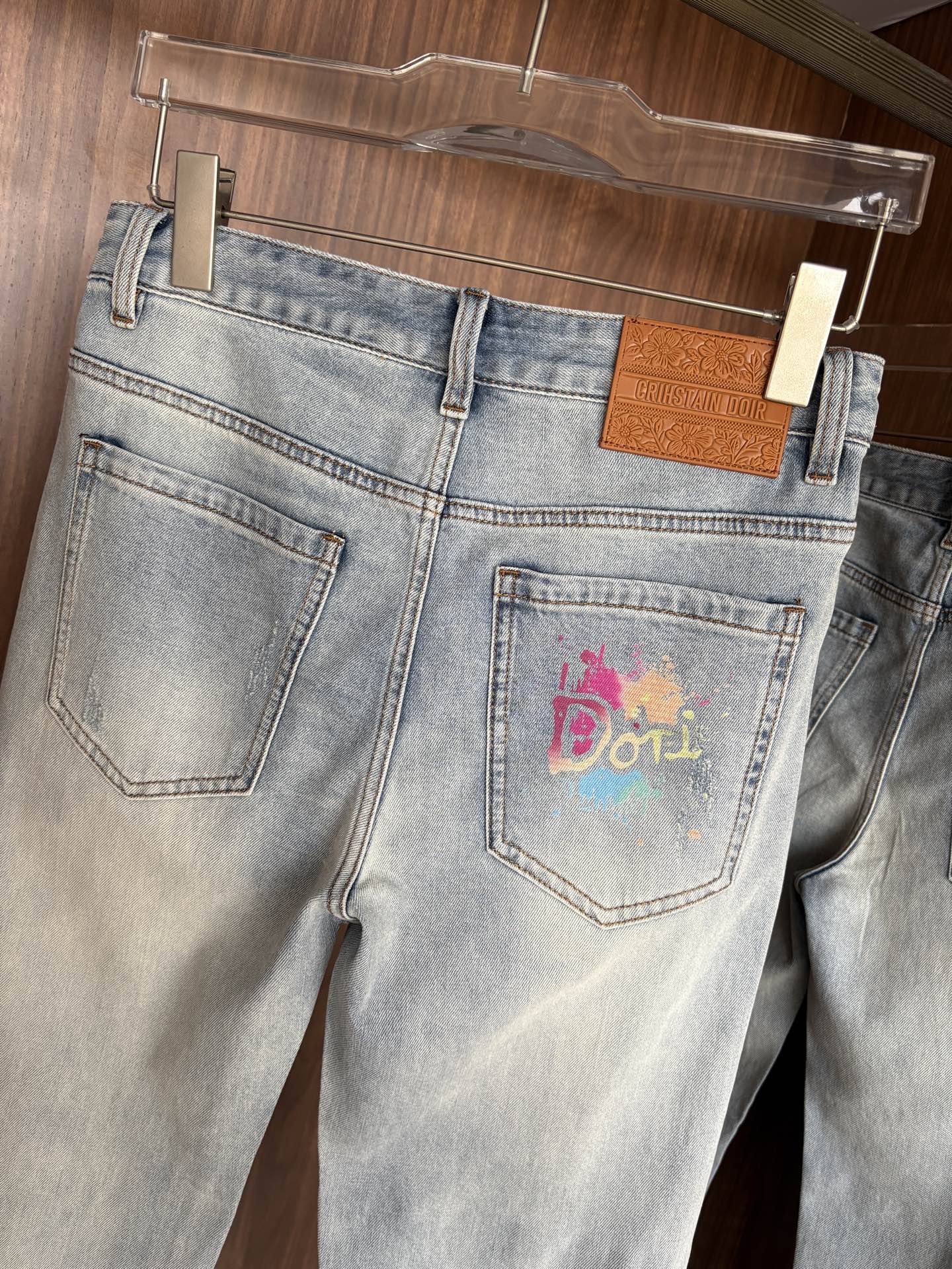 专柜🆕2026春夏设计推荐 热卖牛仔裤🆕柔软亲肤面料 奢华头层牛皮腰牌 经典蓝洗水 专柜限量款 奢华感订