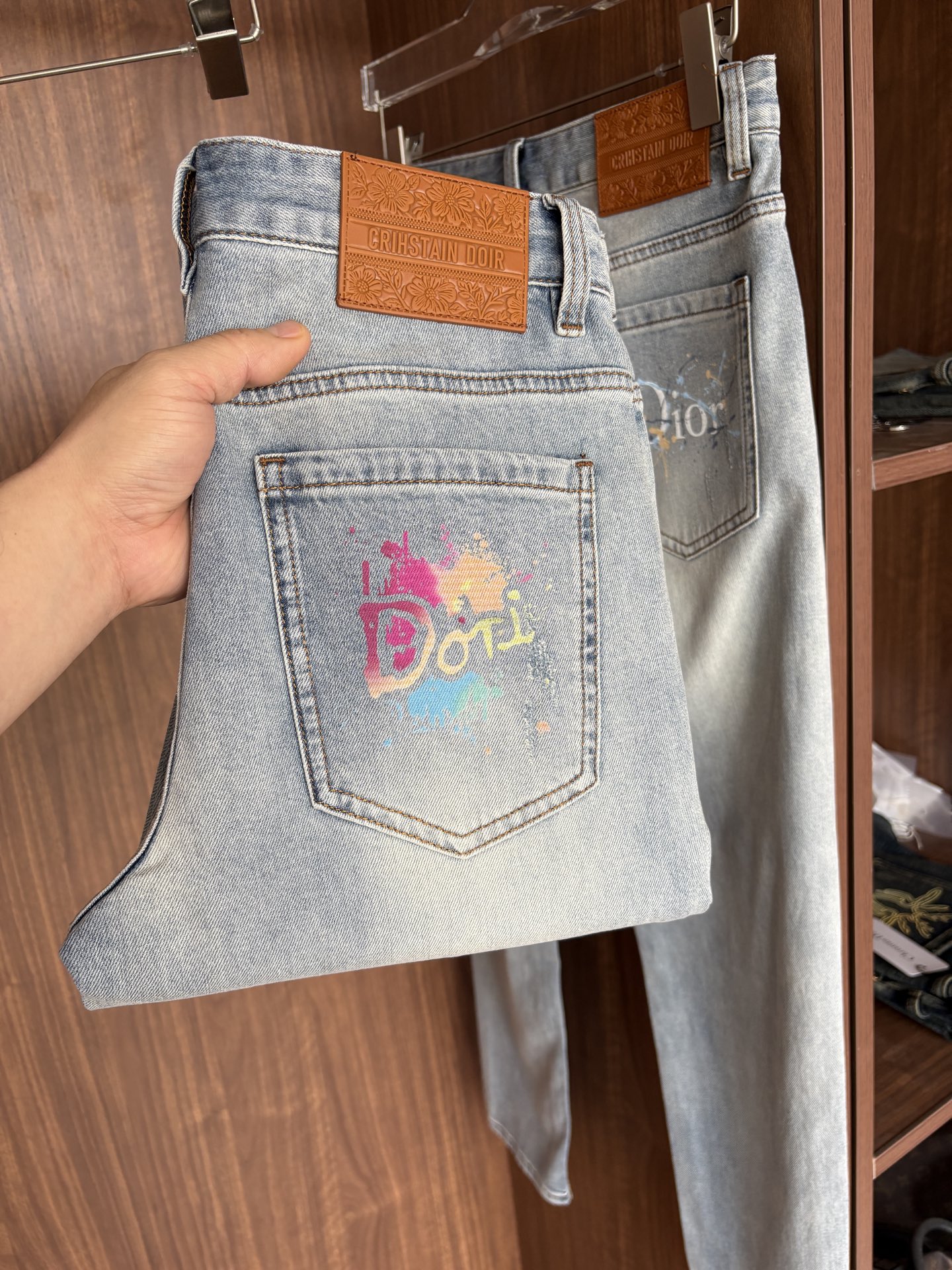 专柜🆕2026春夏设计推荐 热卖牛仔裤🆕柔软亲肤面料 奢华头层牛皮腰牌 经典蓝洗水 专柜限量款 奢华感订