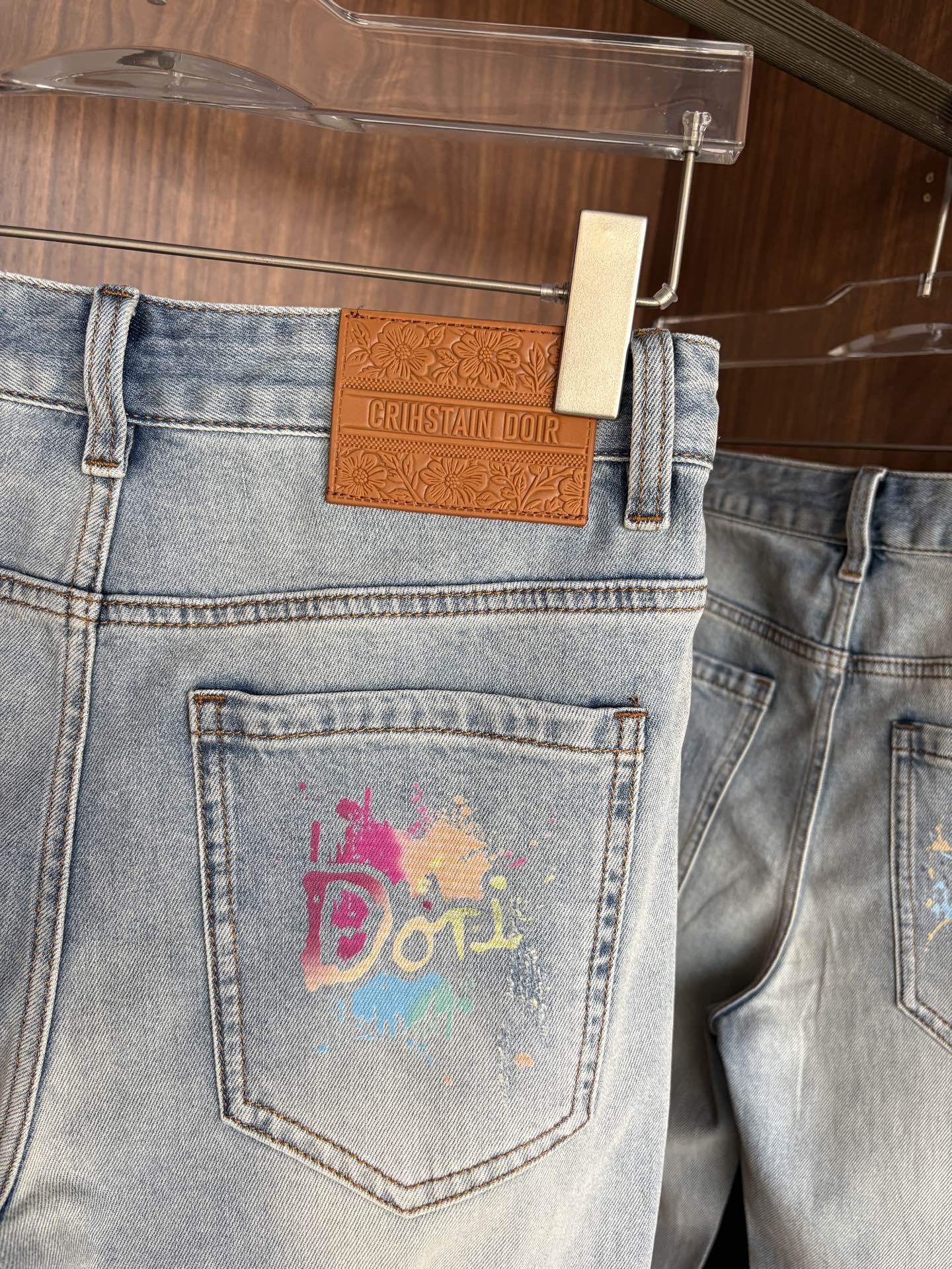 专柜🆕2026春夏设计推荐 热卖牛仔裤🆕柔软亲肤面料 奢华头层牛皮腰牌 经典蓝洗水 专柜限量款 奢华感订