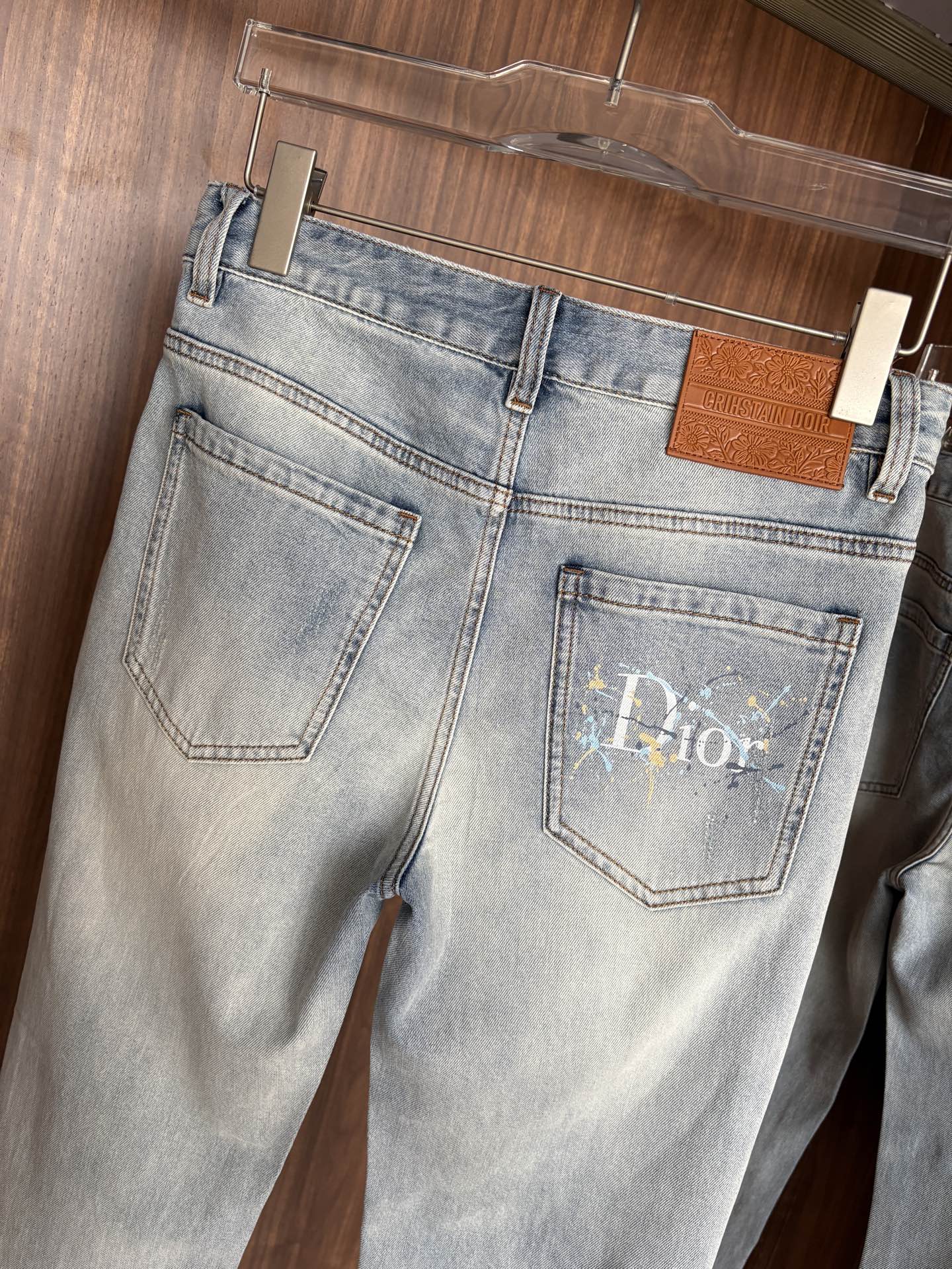 专柜🆕2026春夏设计推荐 热卖牛仔裤🆕柔软亲肤面料 奢华头层牛皮腰牌 经典蓝洗水 专柜限量款 奢华感订