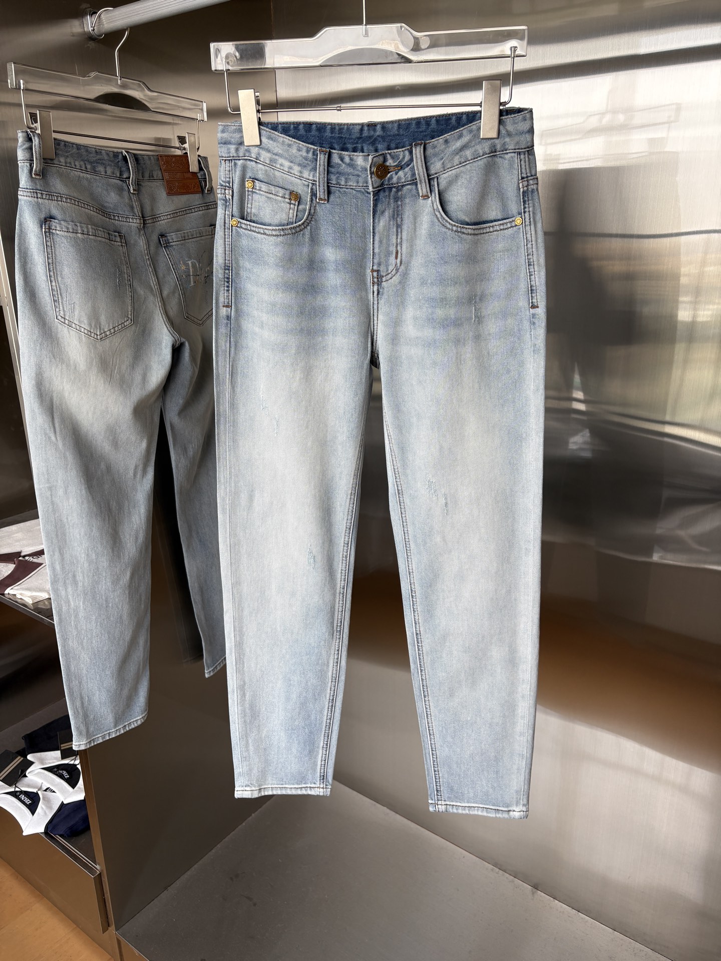 专柜🆕2026春夏设计推荐 热卖牛仔裤🆕柔软亲肤面料 奢华头层牛皮腰牌 经典蓝洗水 专柜限量款 奢华感订