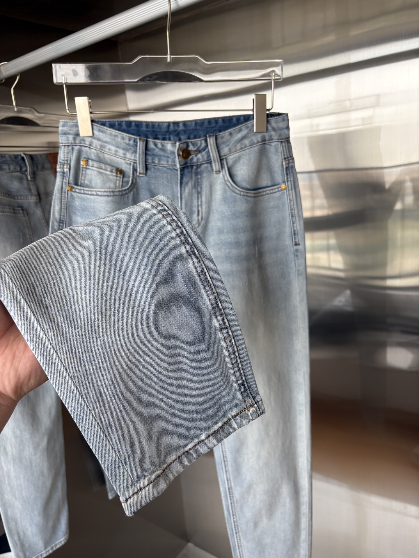 专柜🆕2026春夏设计推荐 热卖牛仔裤🆕柔软亲肤面料 奢华头层牛皮腰牌 经典蓝洗水 专柜限量款 奢华感订