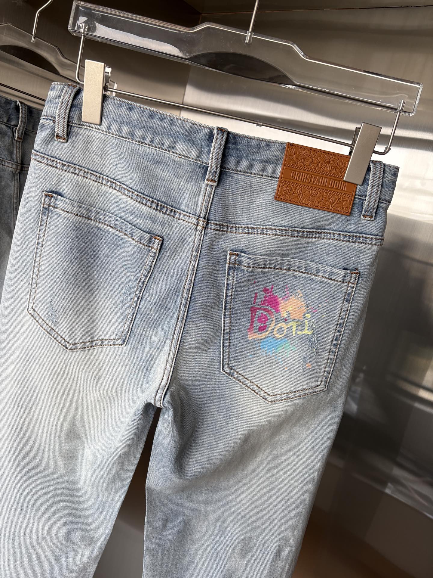 专柜🆕2026春夏设计推荐 热卖牛仔裤🆕柔软亲肤面料 奢华头层牛皮腰牌 经典蓝洗水 专柜限量款 奢华感订