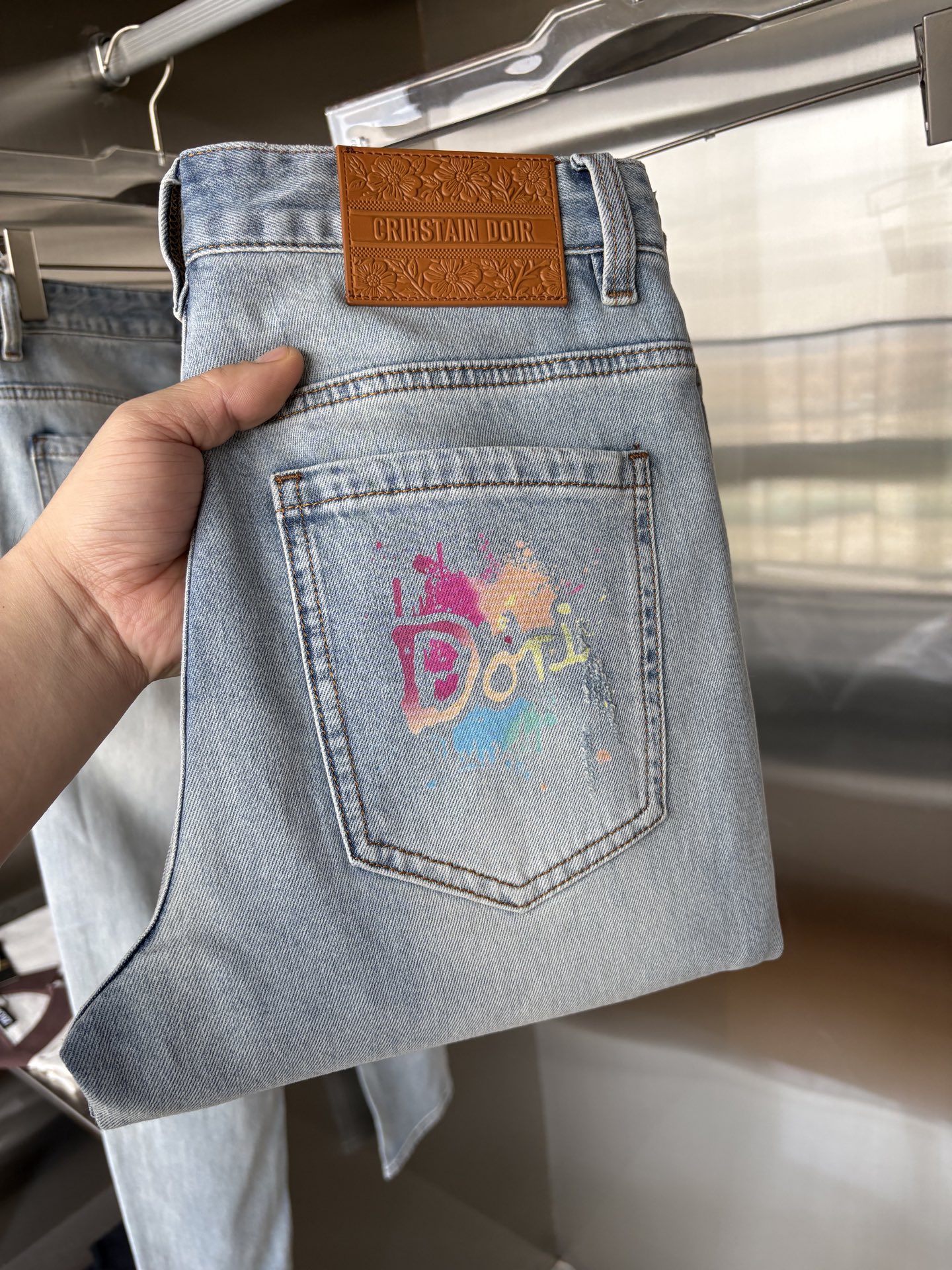 专柜🆕2026春夏设计推荐 热卖牛仔裤🆕柔软亲肤面料 奢华头层牛皮腰牌 经典蓝洗水 专柜限量款 奢华感订