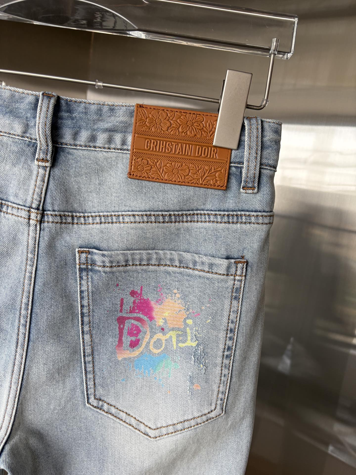 专柜🆕2026春夏设计推荐 热卖牛仔裤🆕柔软亲肤面料 奢华头层牛皮腰牌 经典蓝洗水 专柜限量款 奢华感订