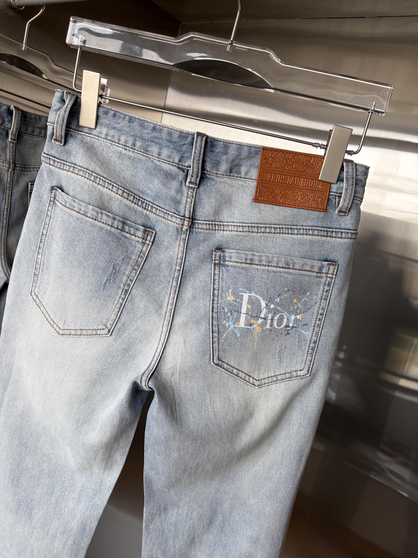 专柜🆕2026春夏设计推荐 热卖牛仔裤🆕柔软亲肤面料 奢华头层牛皮腰牌 经典蓝洗水 专柜限量款 奢华感订