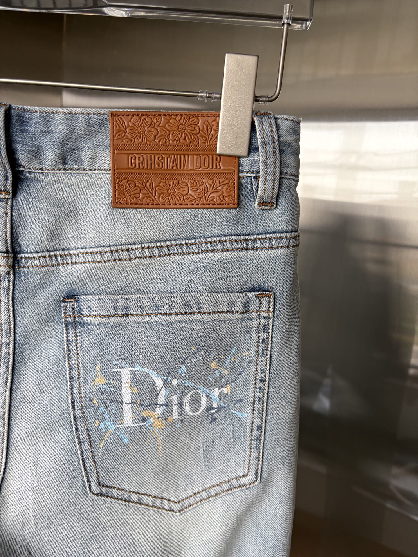 专柜🆕2026春夏设计推荐 热卖牛仔裤🆕柔软亲肤面料 奢华头层牛皮腰牌 经典蓝洗水 专柜限量款 奢华感订