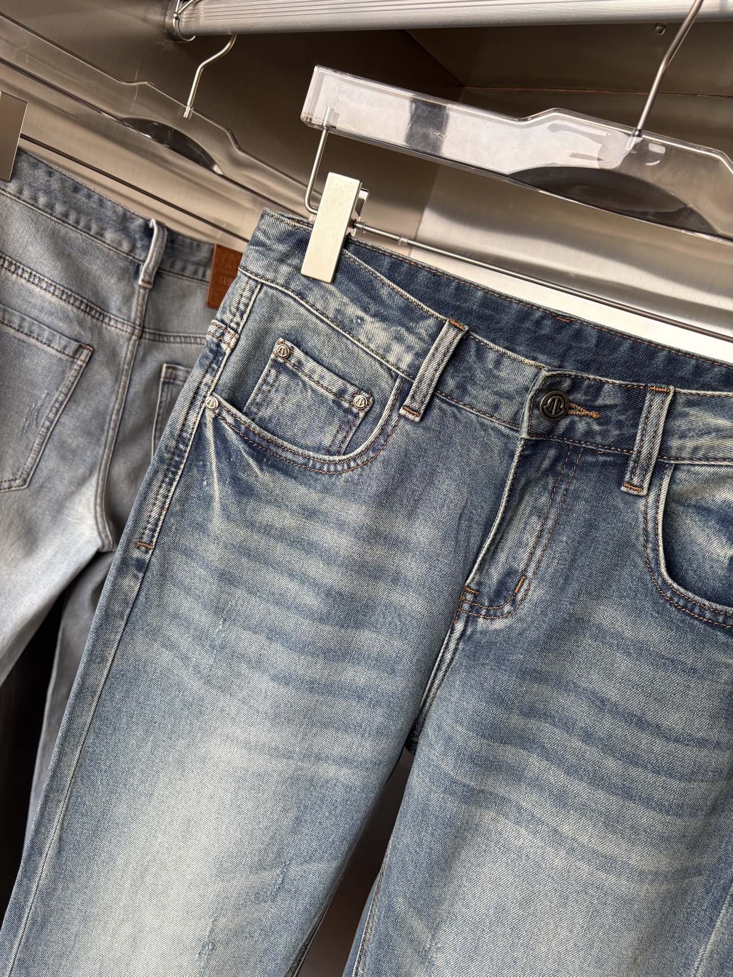 专柜🆕2026春夏设计推荐 热卖牛仔裤🆕柔软亲肤面料 奢华头层牛皮腰牌 经典蓝洗水 专柜限量款 奢华感订