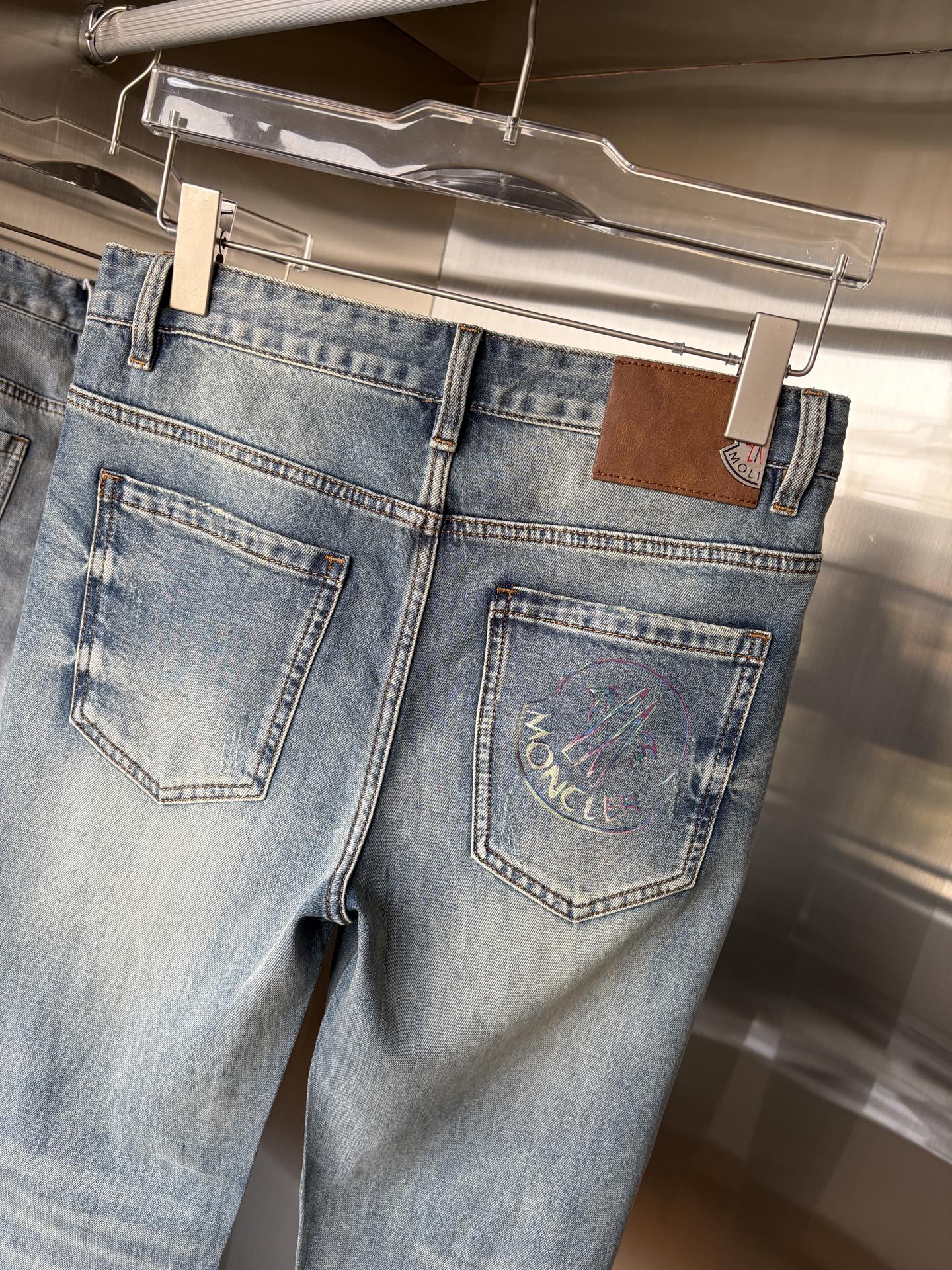 专柜🆕2026春夏设计推荐 热卖牛仔裤🆕柔软亲肤面料 奢华头层牛皮腰牌 经典蓝洗水 专柜限量款 奢华感订