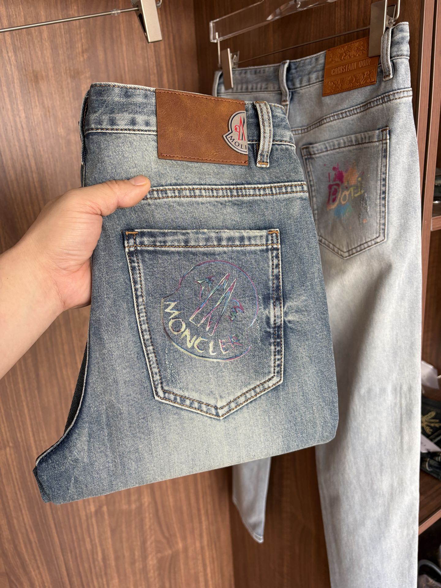 专柜🆕2026春夏设计推荐 热卖牛仔裤🆕柔软亲肤面料 奢华头层牛皮腰牌 经典蓝洗水 专柜限量款 奢华感订