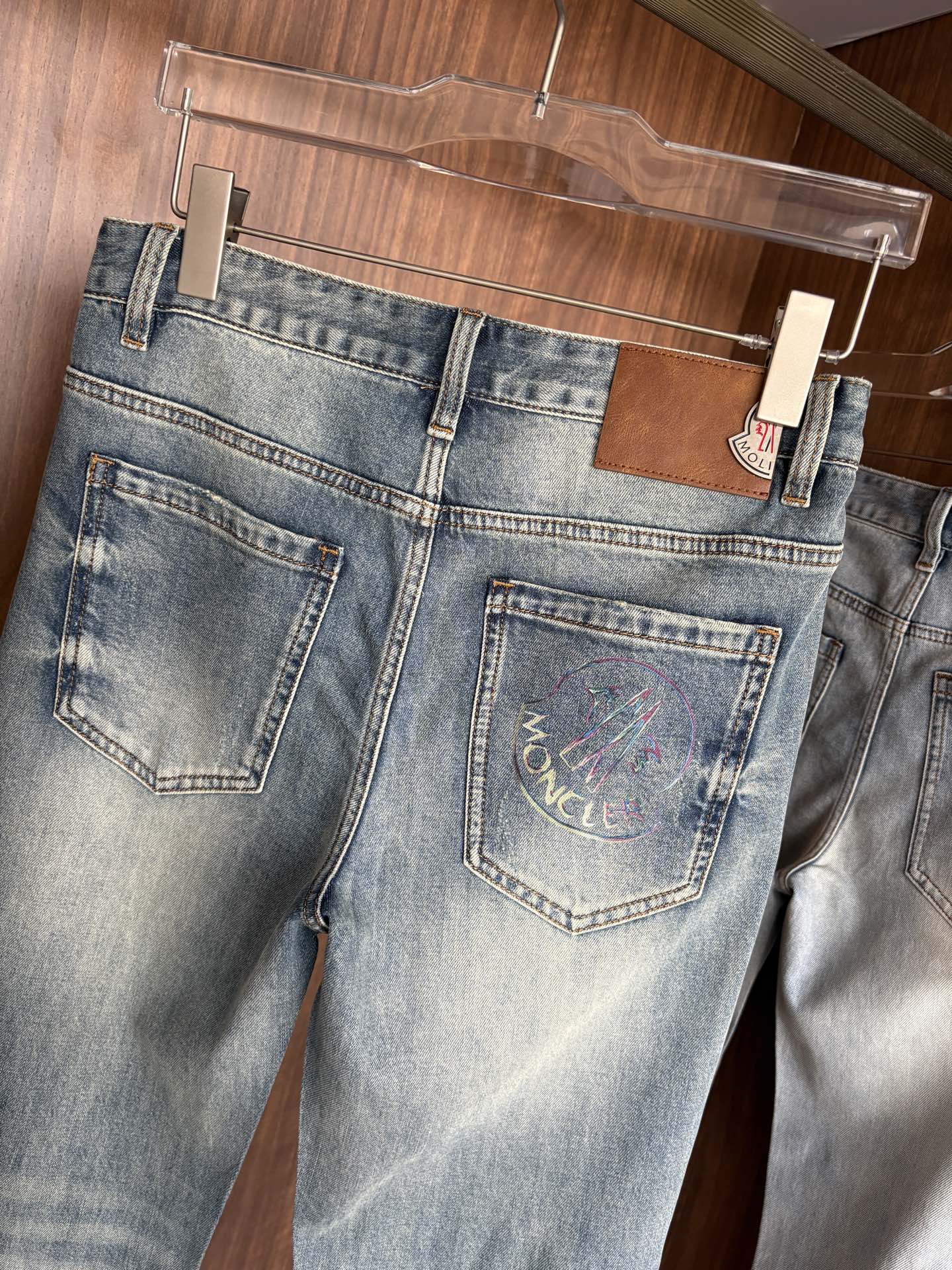 专柜🆕2026春夏设计推荐 热卖牛仔裤🆕柔软亲肤面料 奢华头层牛皮腰牌 经典蓝洗水 专柜限量款 奢华感订