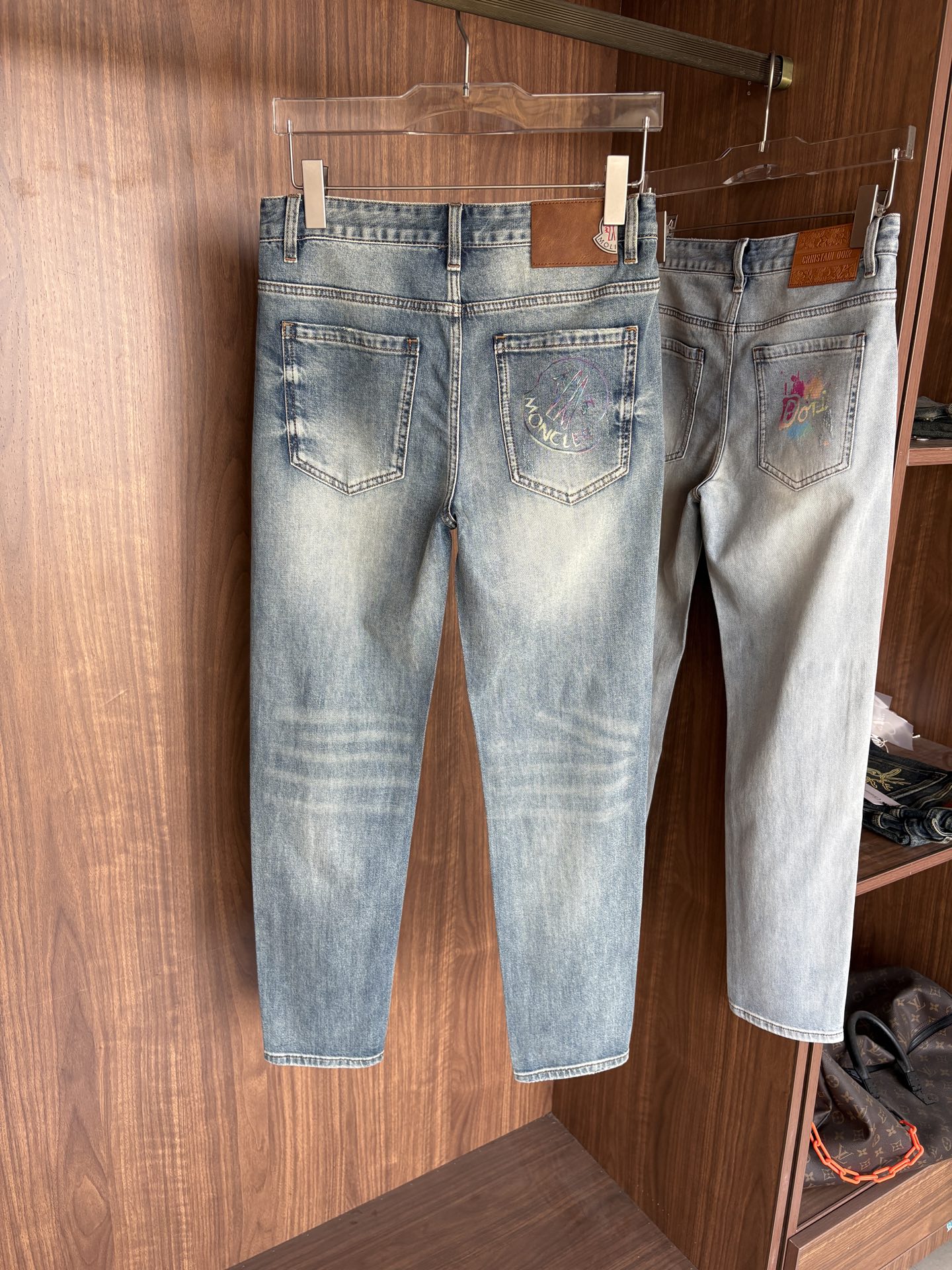 专柜🆕2026春夏设计推荐 热卖牛仔裤🆕柔软亲肤面料 奢华头层牛皮腰牌 经典蓝洗水 专柜限量款 奢华感订