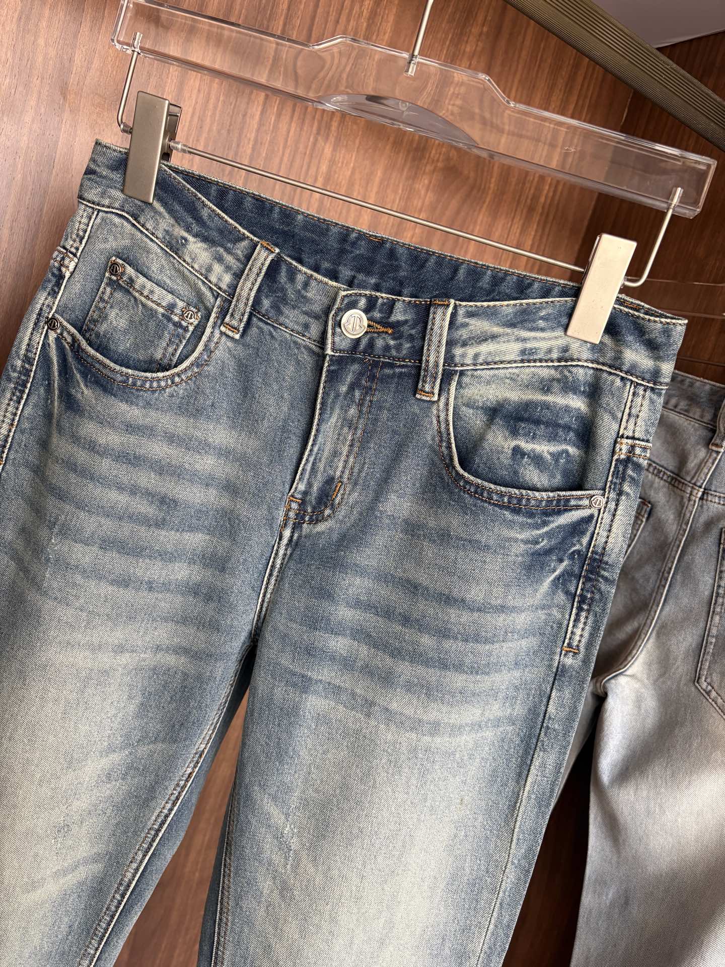 专柜🆕2026春夏设计推荐 热卖牛仔裤🆕柔软亲肤面料 奢华头层牛皮腰牌 经典蓝洗水 专柜限量款 奢华感订