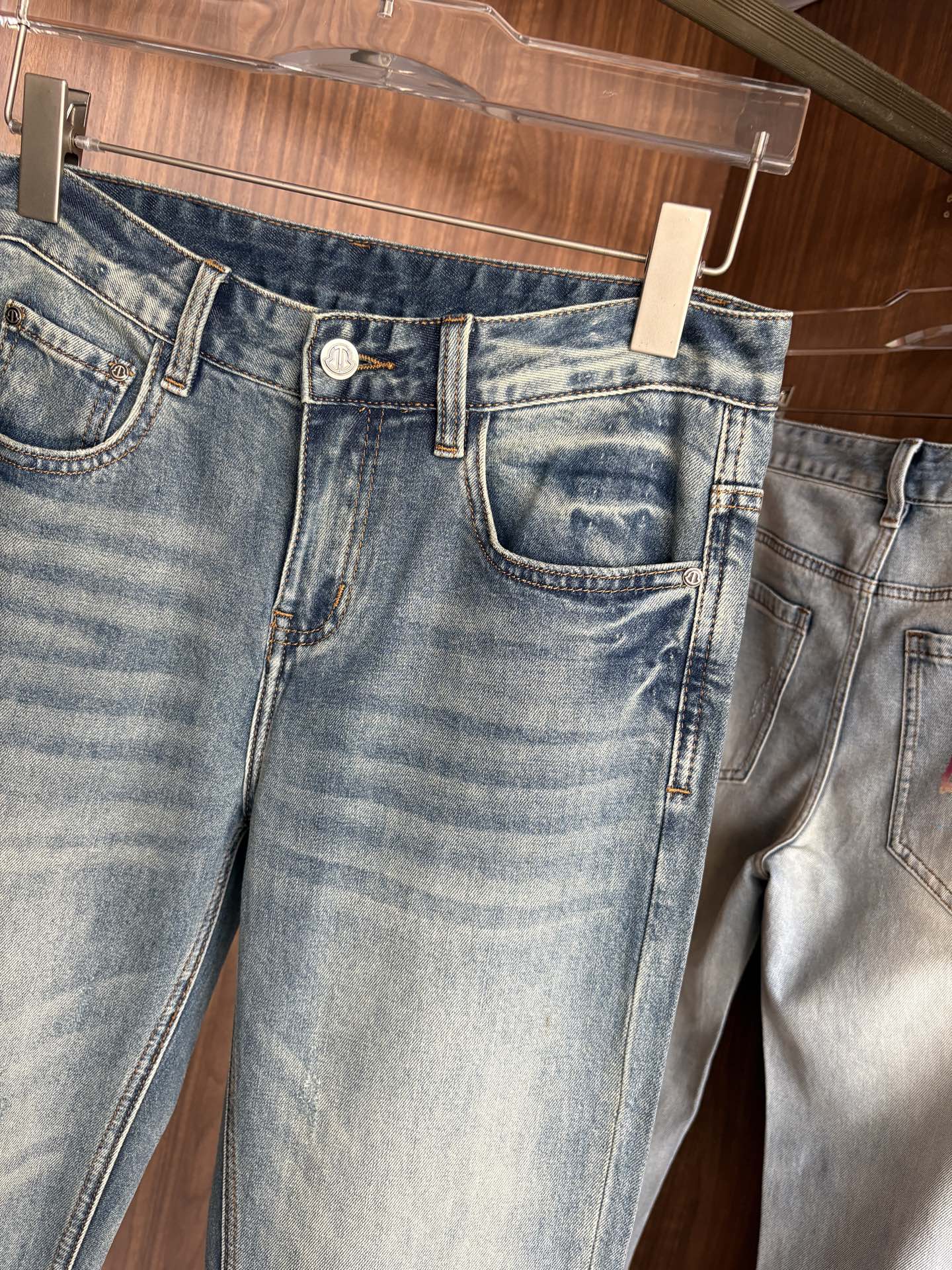 专柜🆕2026春夏设计推荐 热卖牛仔裤🆕柔软亲肤面料 奢华头层牛皮腰牌 经典蓝洗水 专柜限量款 奢华感订