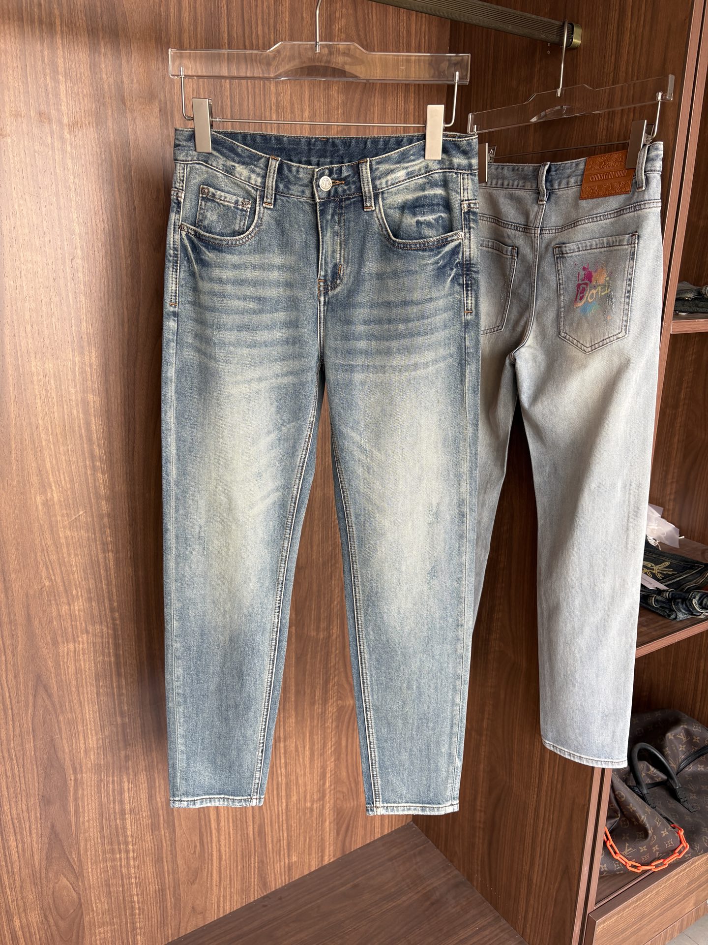 专柜🆕2026春夏设计推荐 热卖牛仔裤🆕柔软亲肤面料 奢华头层牛皮腰牌 经典蓝洗水 专柜限量款 奢华感订